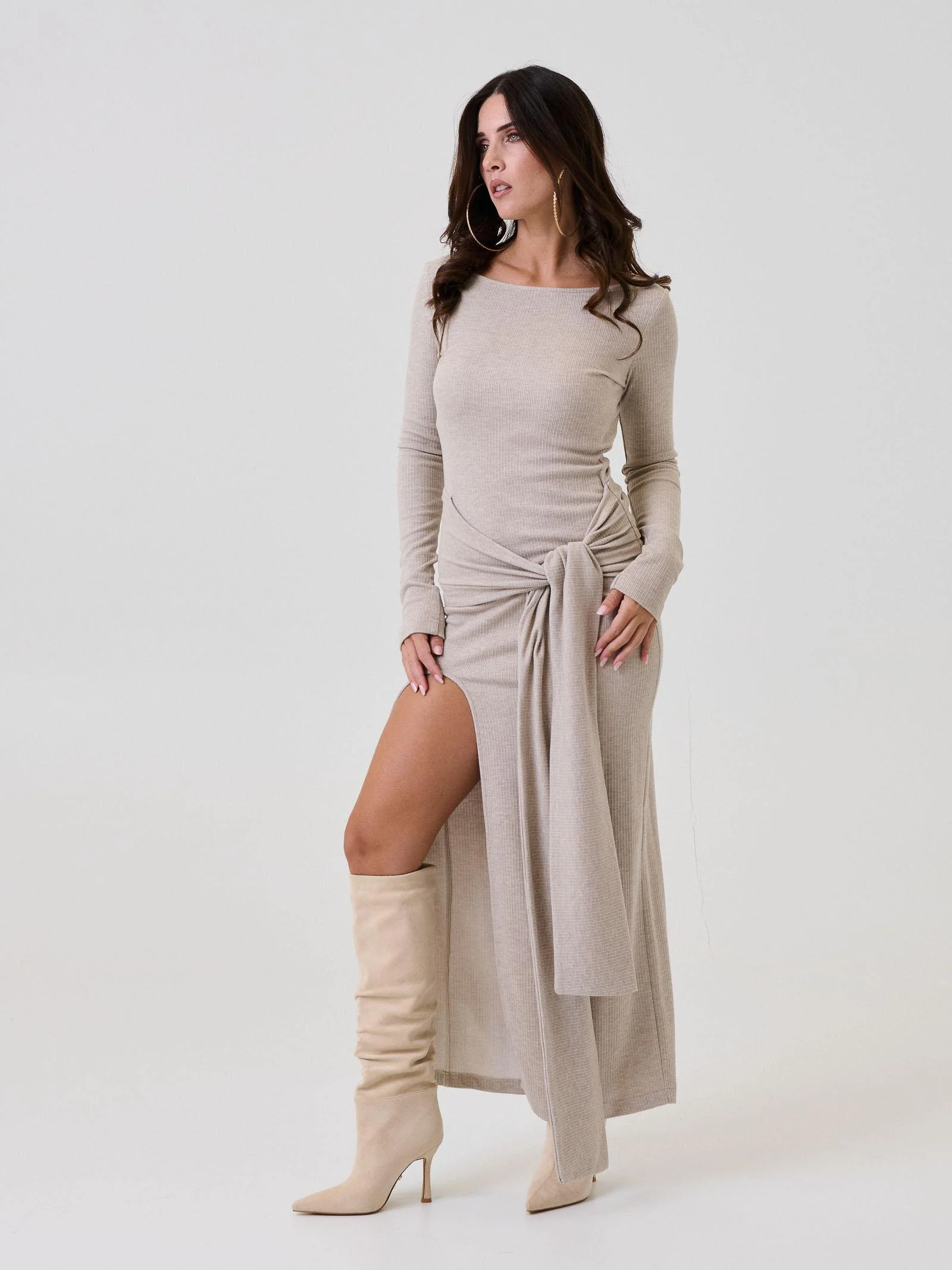 Abito a costine Bohemian Vì beige con nodo frontale - Image 3
