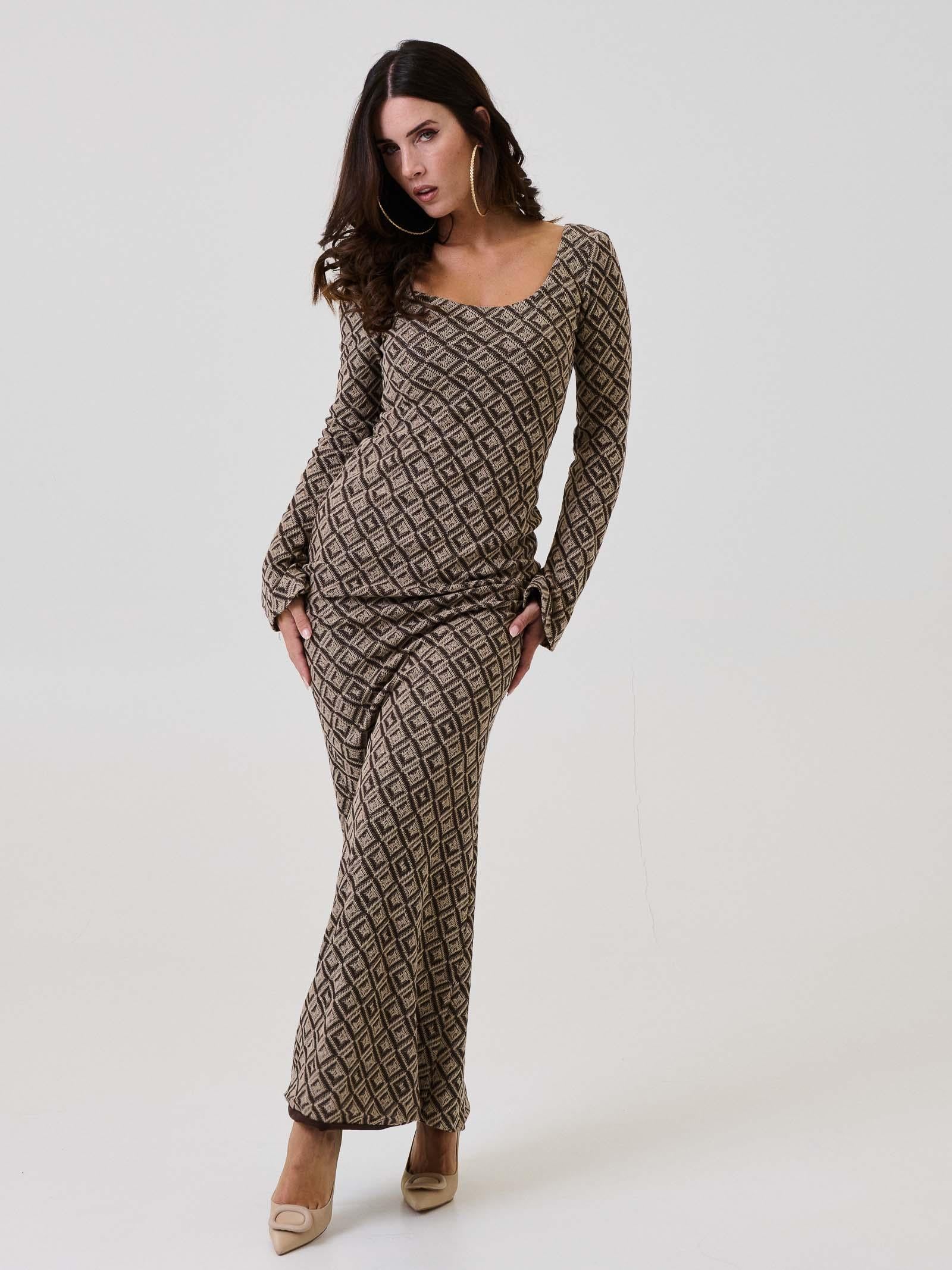 Abito lungo Bohemian Vì marrone con fantasia geometrica e scollo ampio - Image 2
