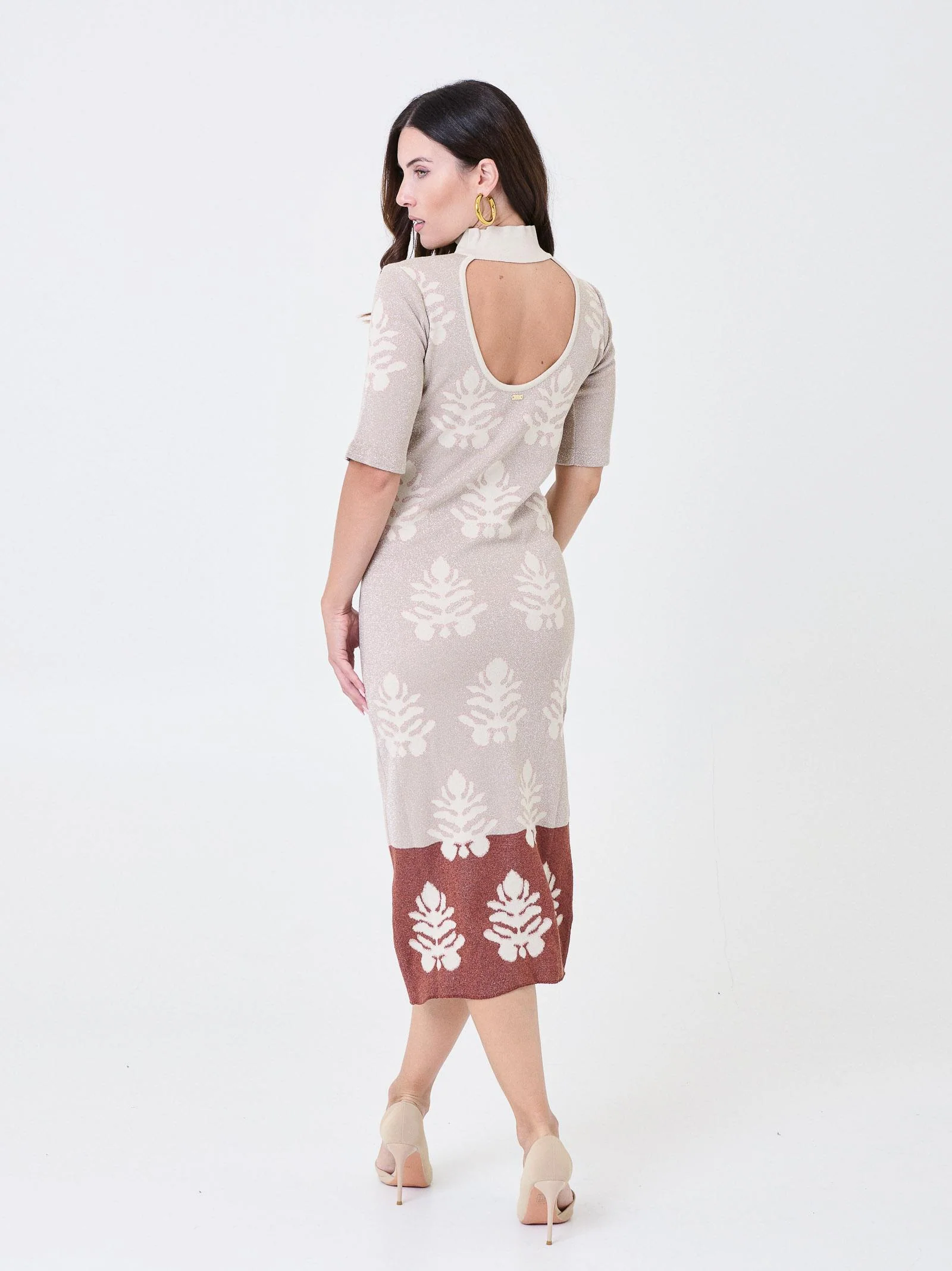 Abito lungo Pho Firenze beige in lurex con scollo profondo a goccia - Image 4