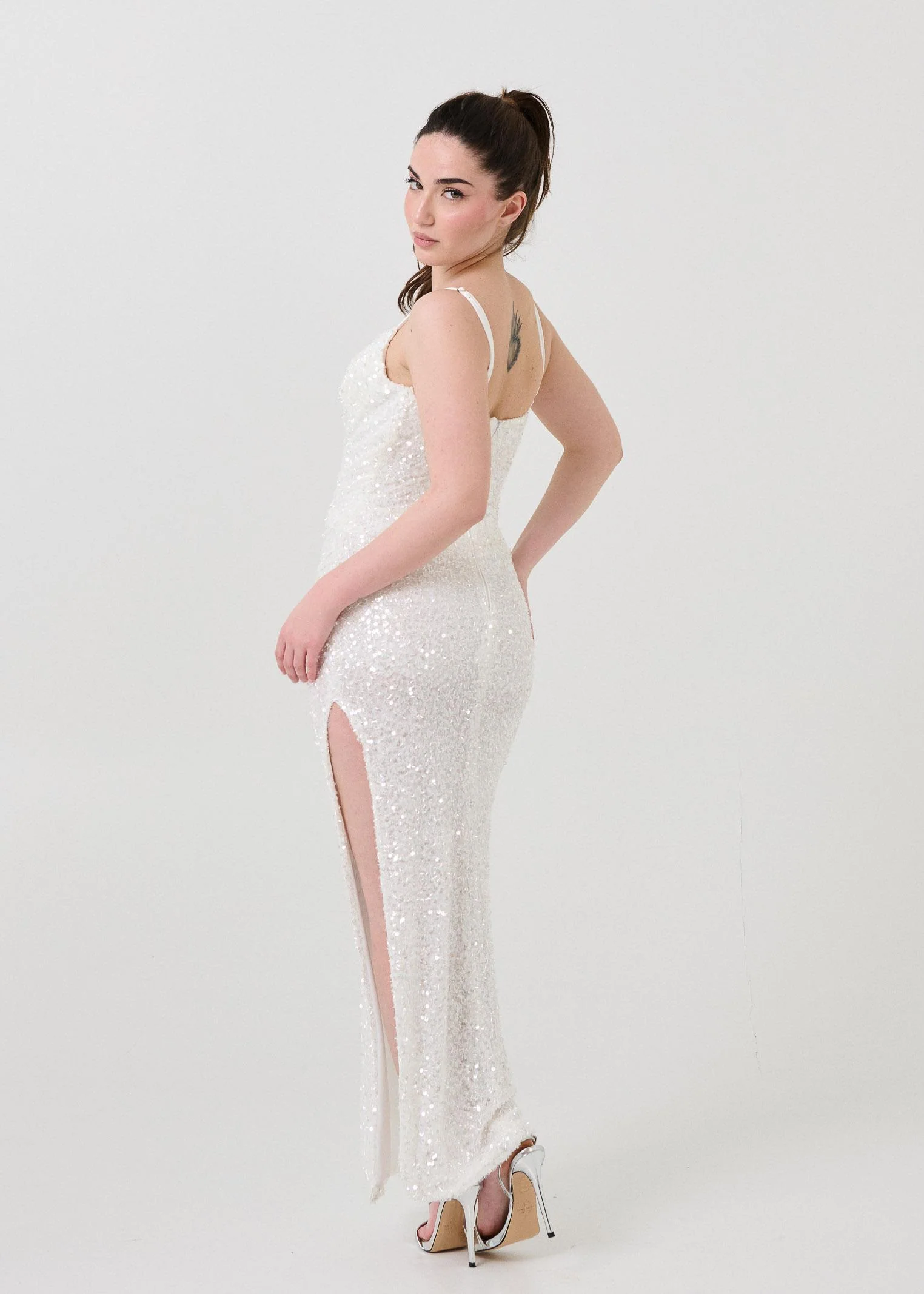 Abito lungo "Radiant" Silence Limited bianco con strass - Image 3