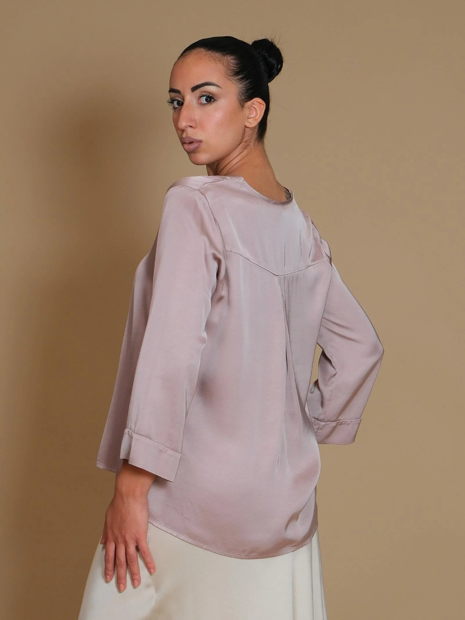Blusa Armoire rosa satinata scollo a V - Image 3