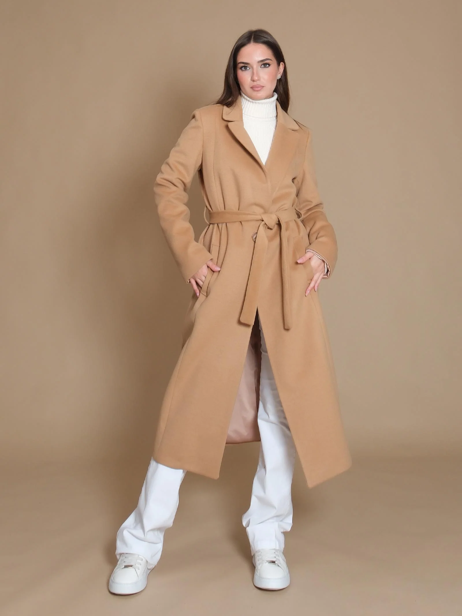 Cappotto Armoire lungo a vestaglia con tasche a filo cammello