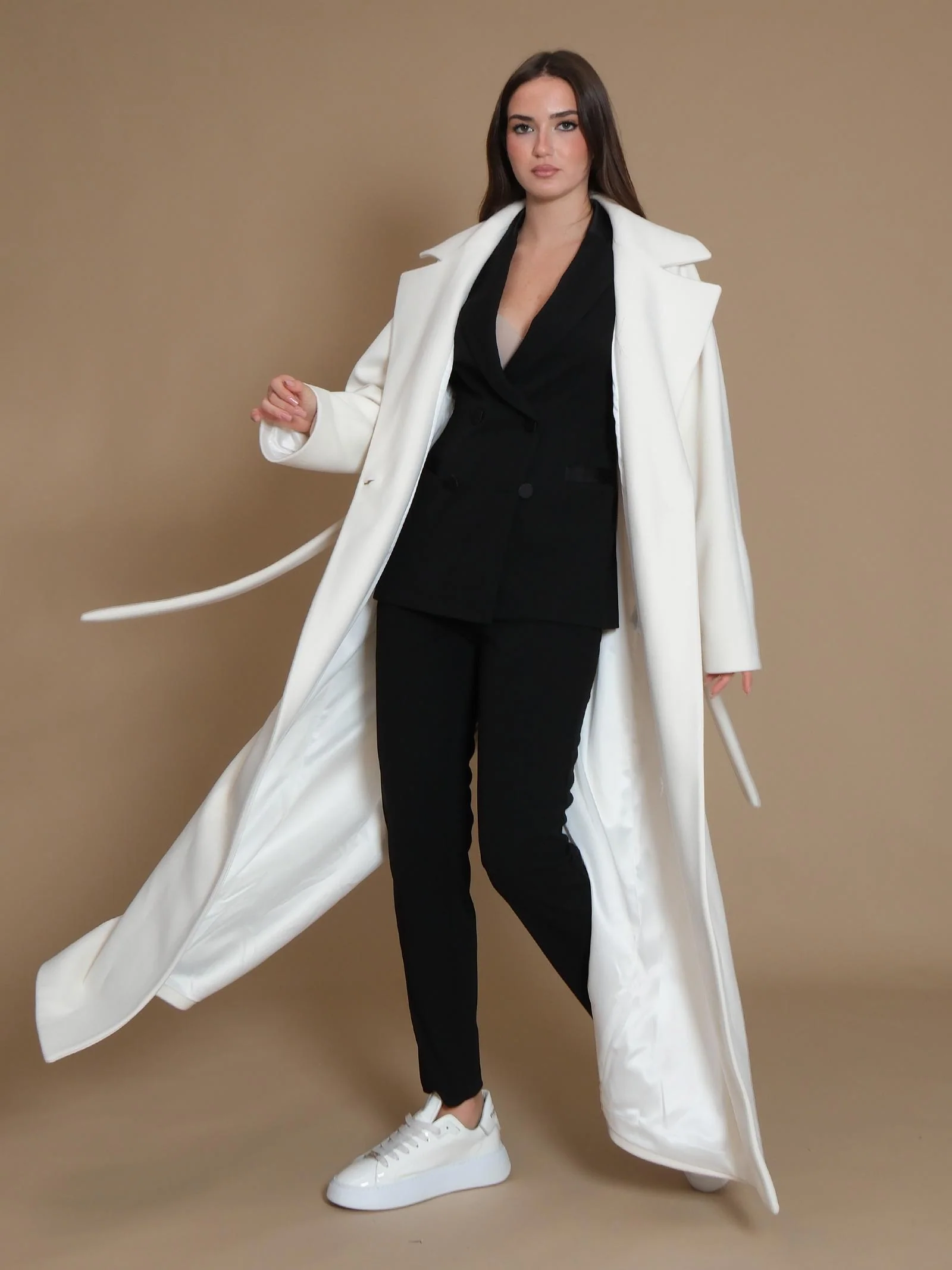 Cappotto Armoire lungo a vestaglia con tasconi panna