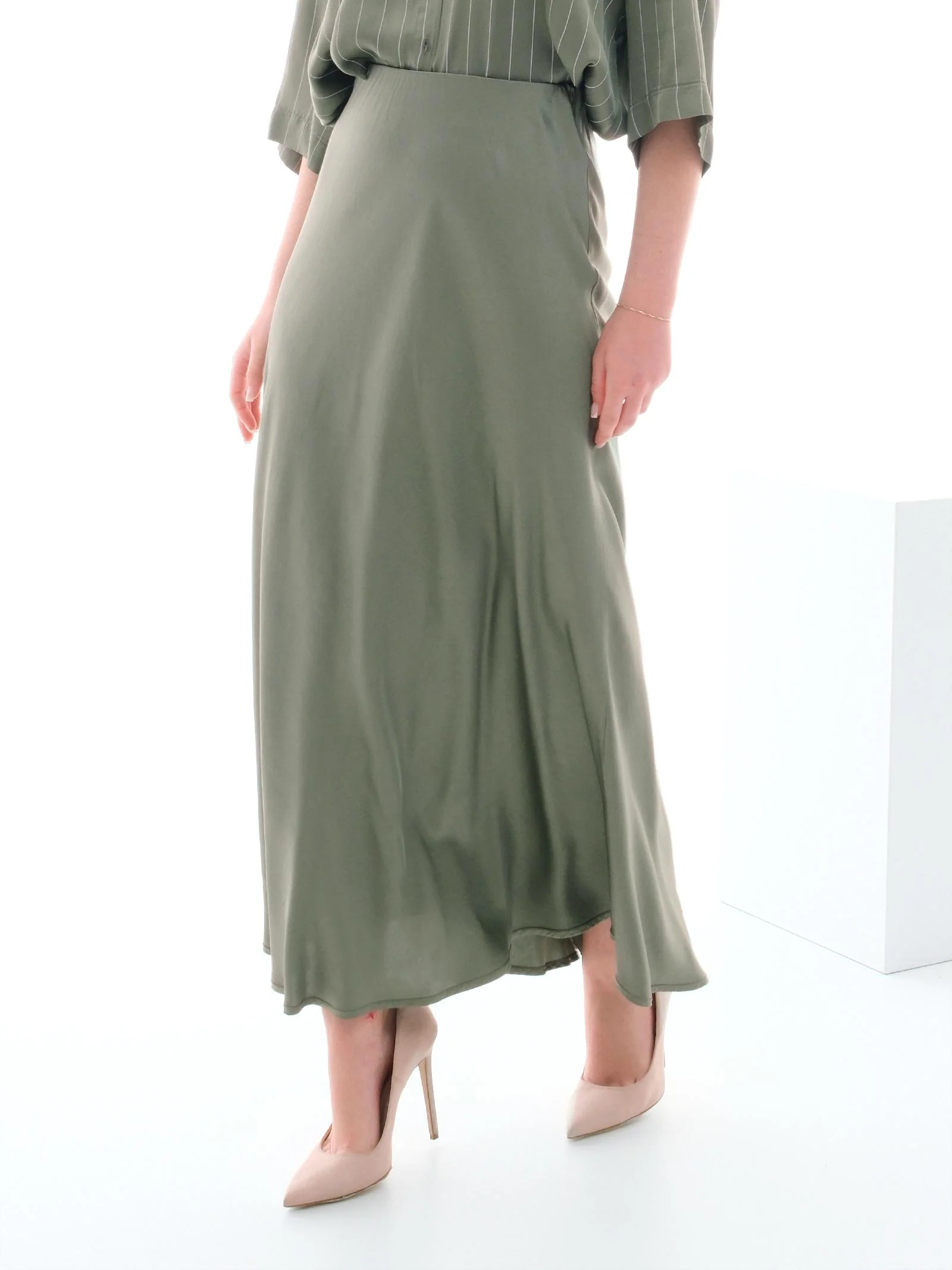 Gonna midi Armoire verde militare in raso - Image 2