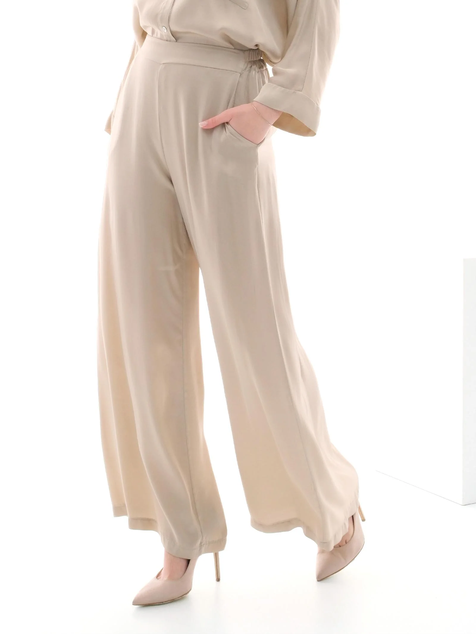 Pantalone a palazzo Armoire beige in raso - Image 2