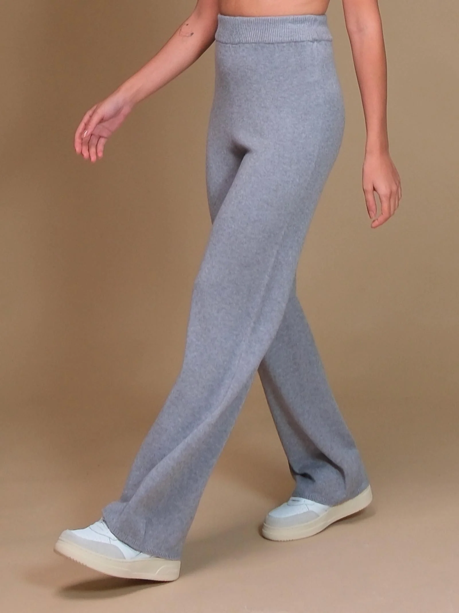 Pantalone a palazzo Armoire in maglia grigio perla - Image 2