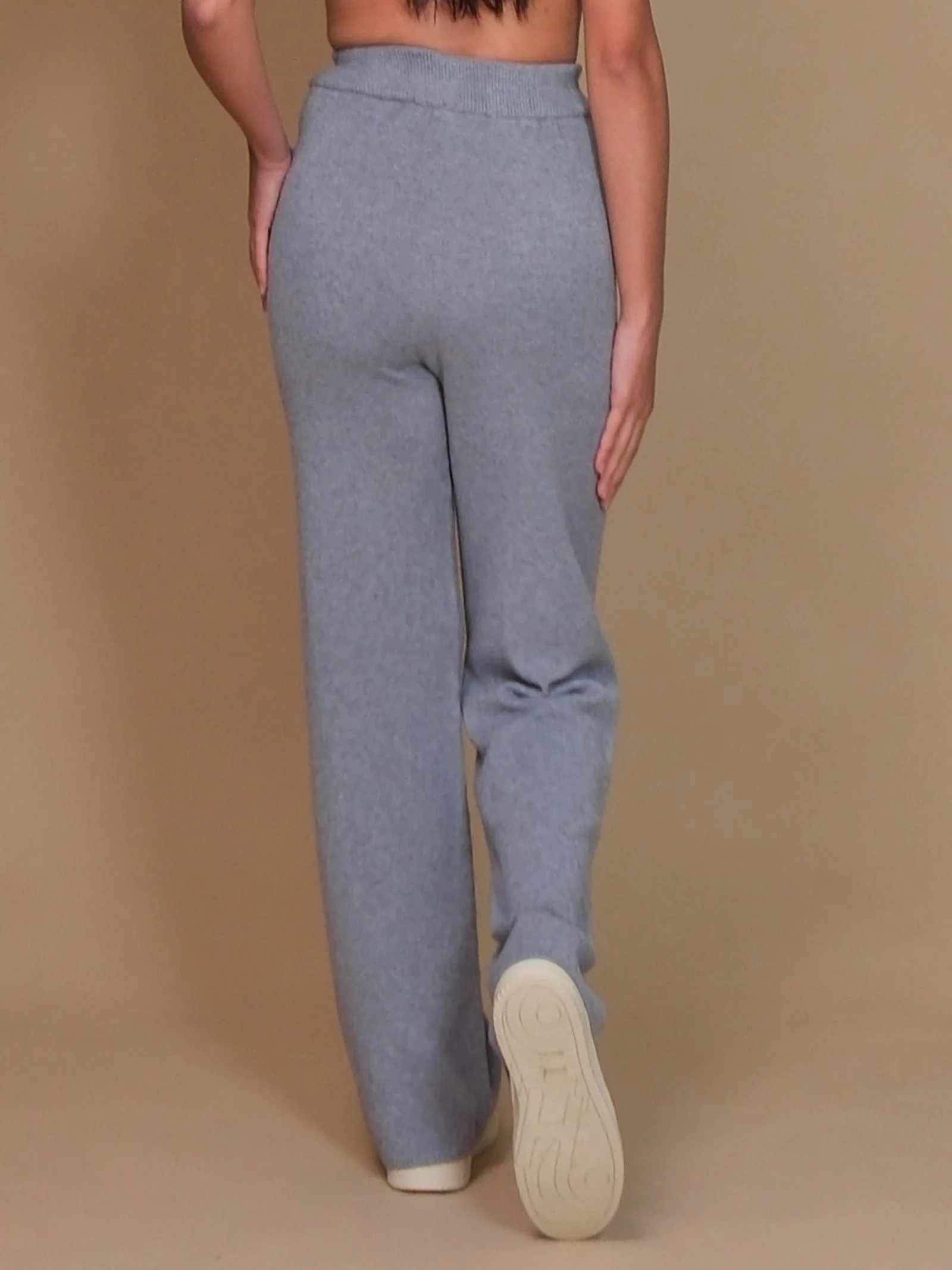 Pantalone a palazzo Armoire in maglia grigio perla - Image 3