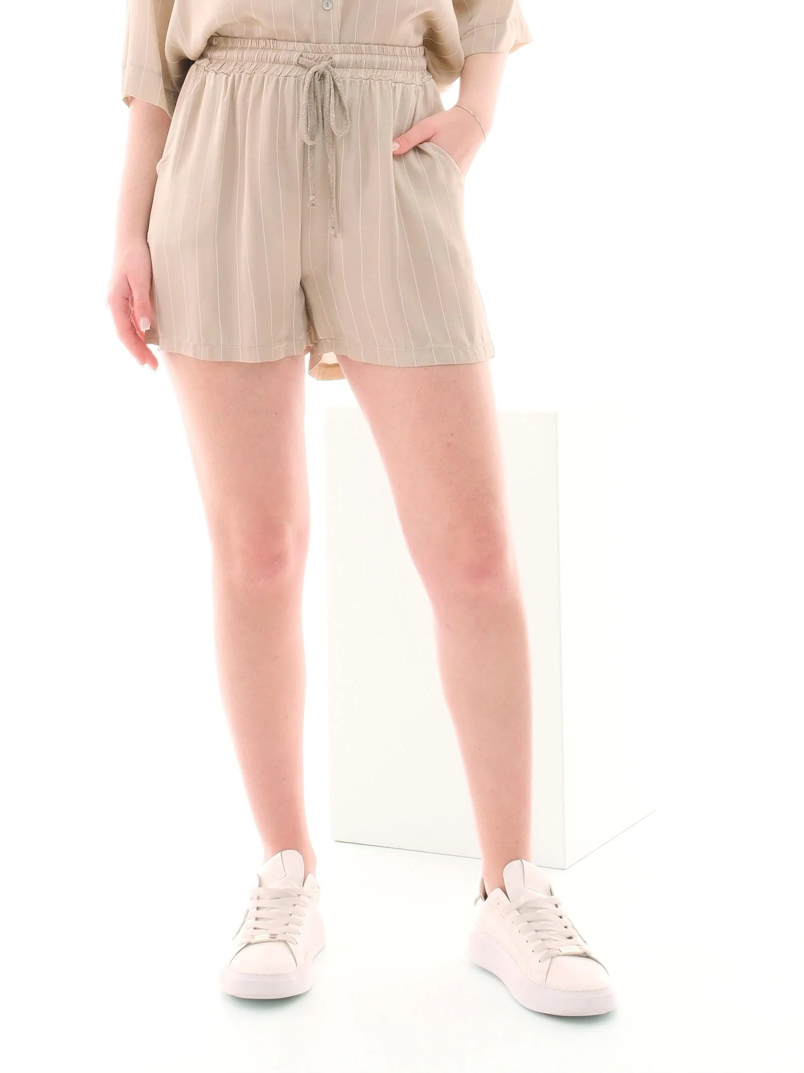 Shorts Armoire beige in raso a righe