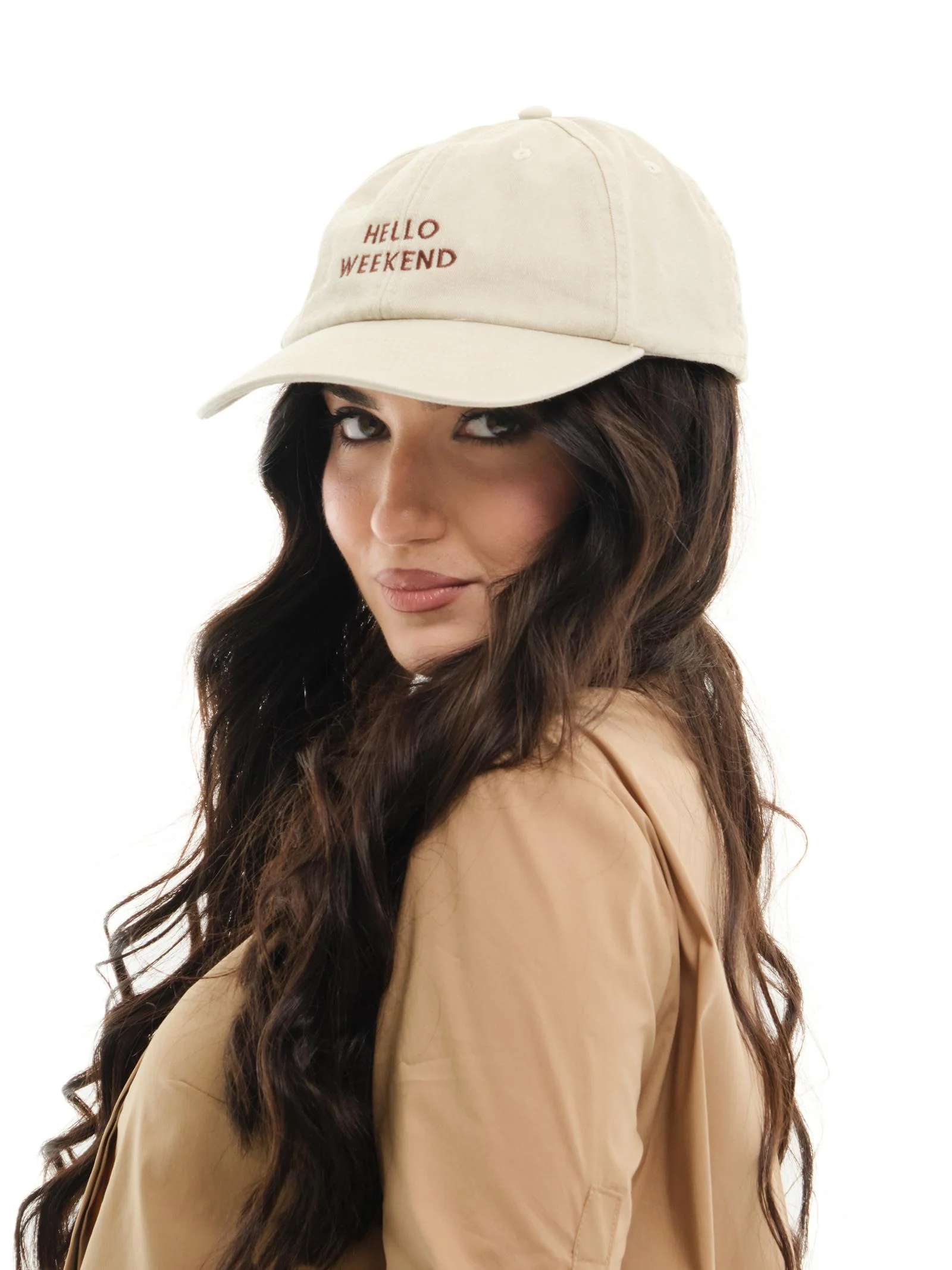 Berretto "baseball" Vicolo beige con ricami - Image 2