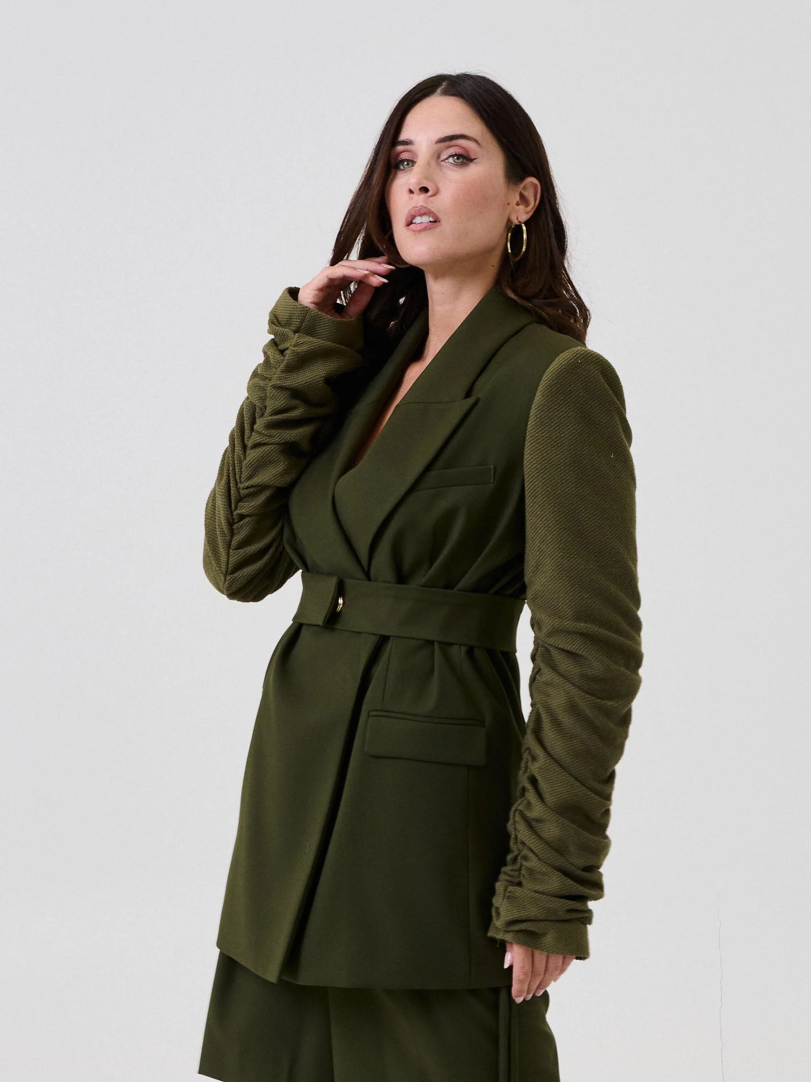 Blazer Bohemian Vì verde militare con maniche in maglia con arricciature - Image 2