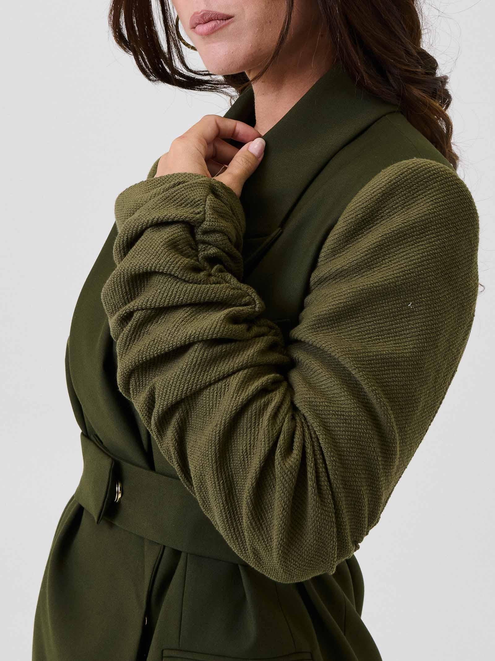 Blazer Bohemian Vì verde militare con maniche in maglia con arricciature - Image 3