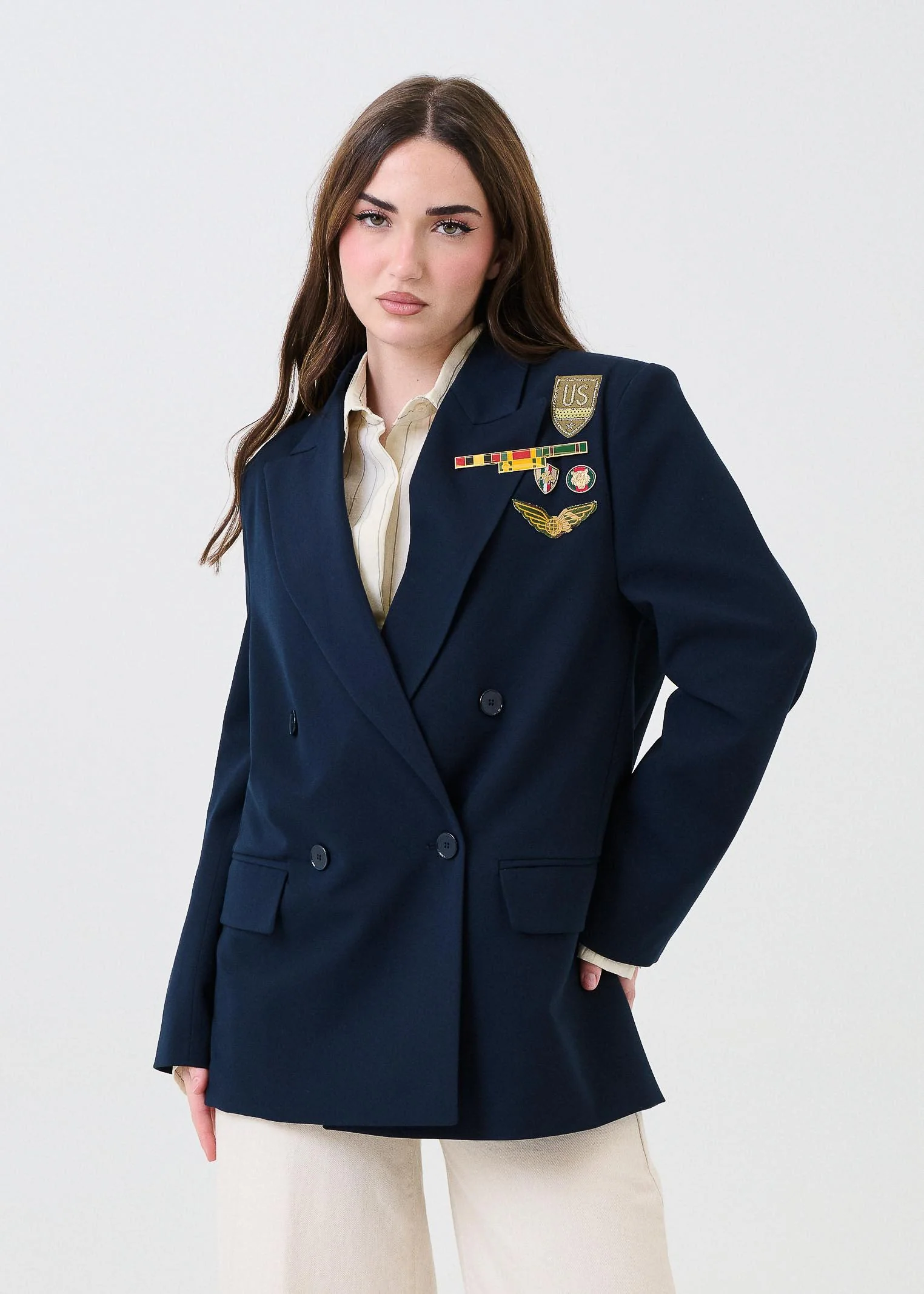Blazer doppiopetto Vicolo blu con spille Army - Image 4