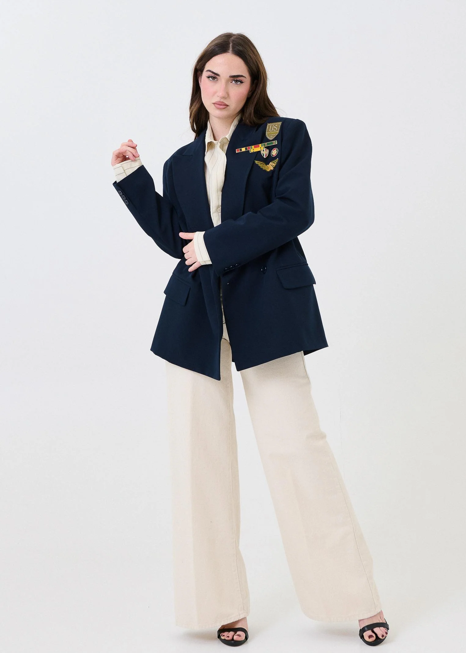Blazer doppiopetto Vicolo blu con spille Army - Image 6