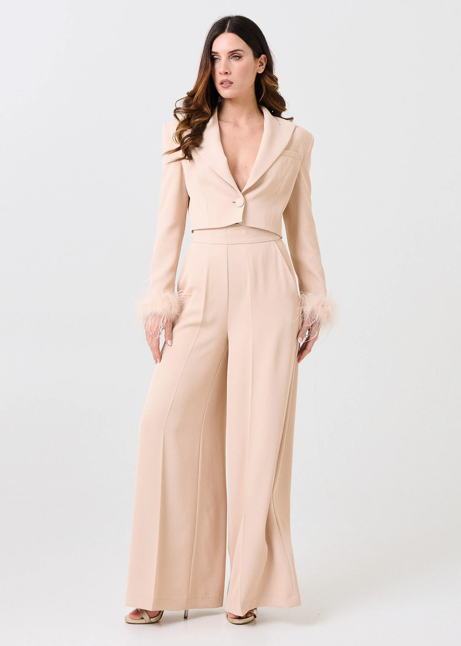Blazer "Plume" Silence Limited sabbia cropped con piume - Image 5