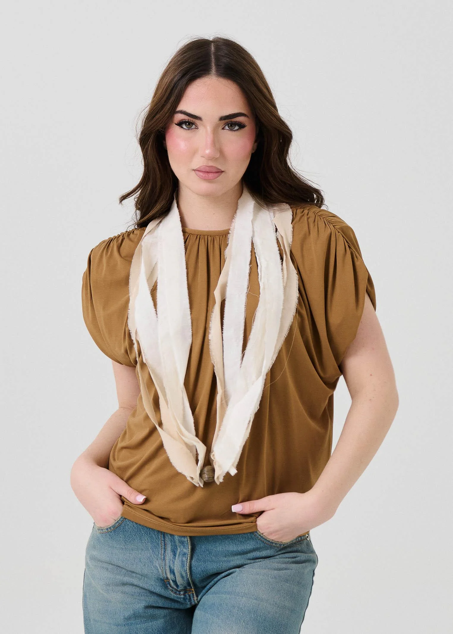 Blusa con foulard sfrangiato Souvenir caramello - Image 2