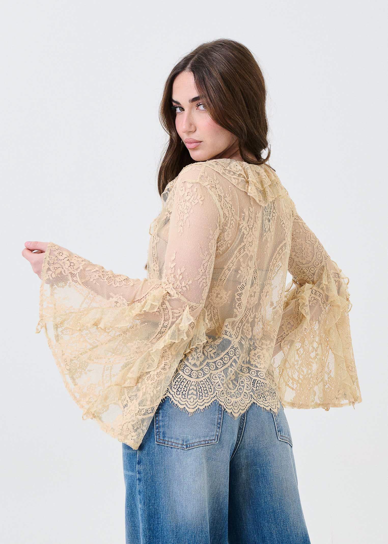Blusa in pizzo Souvenir beige con volant - Image 4