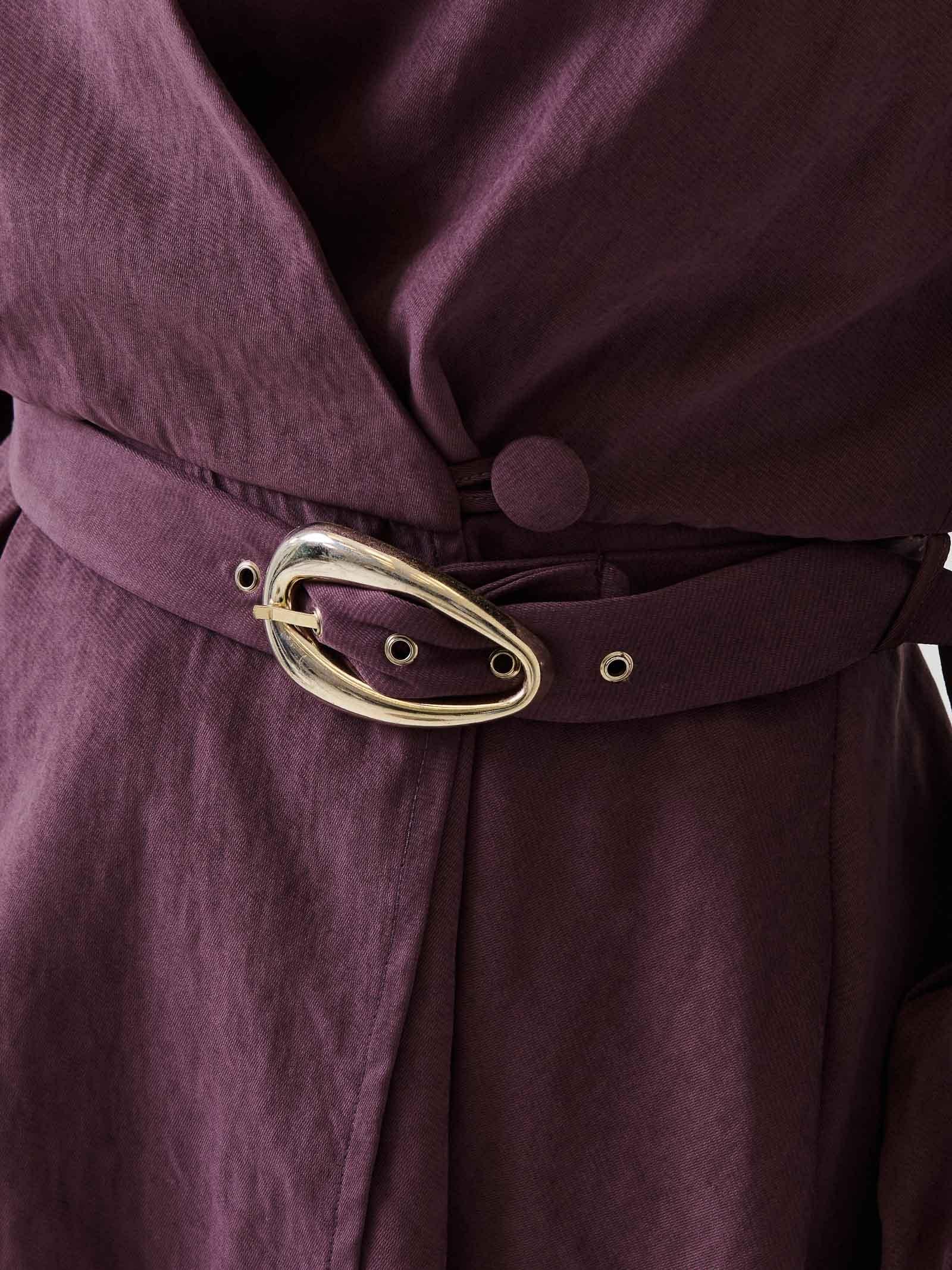 Blusa incrociata Bohemian Vì viola con bottone laterale e cintura - Image 3