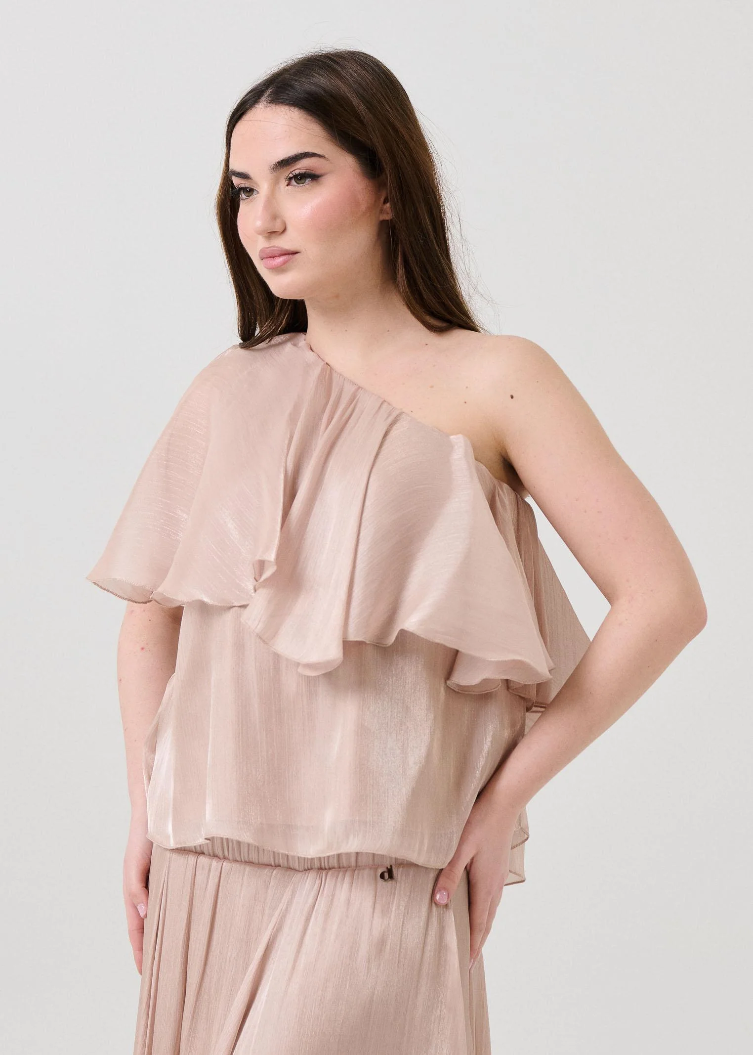 Blusa monospalla Dixie rosa satinato - Image 2