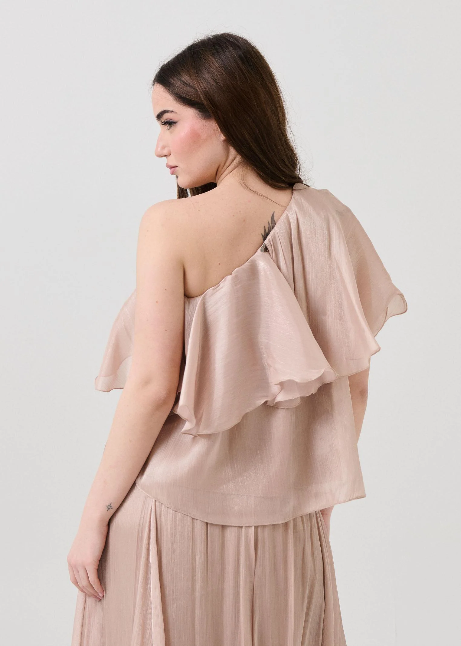 Blusa monospalla Dixie rosa satinato - Image 3