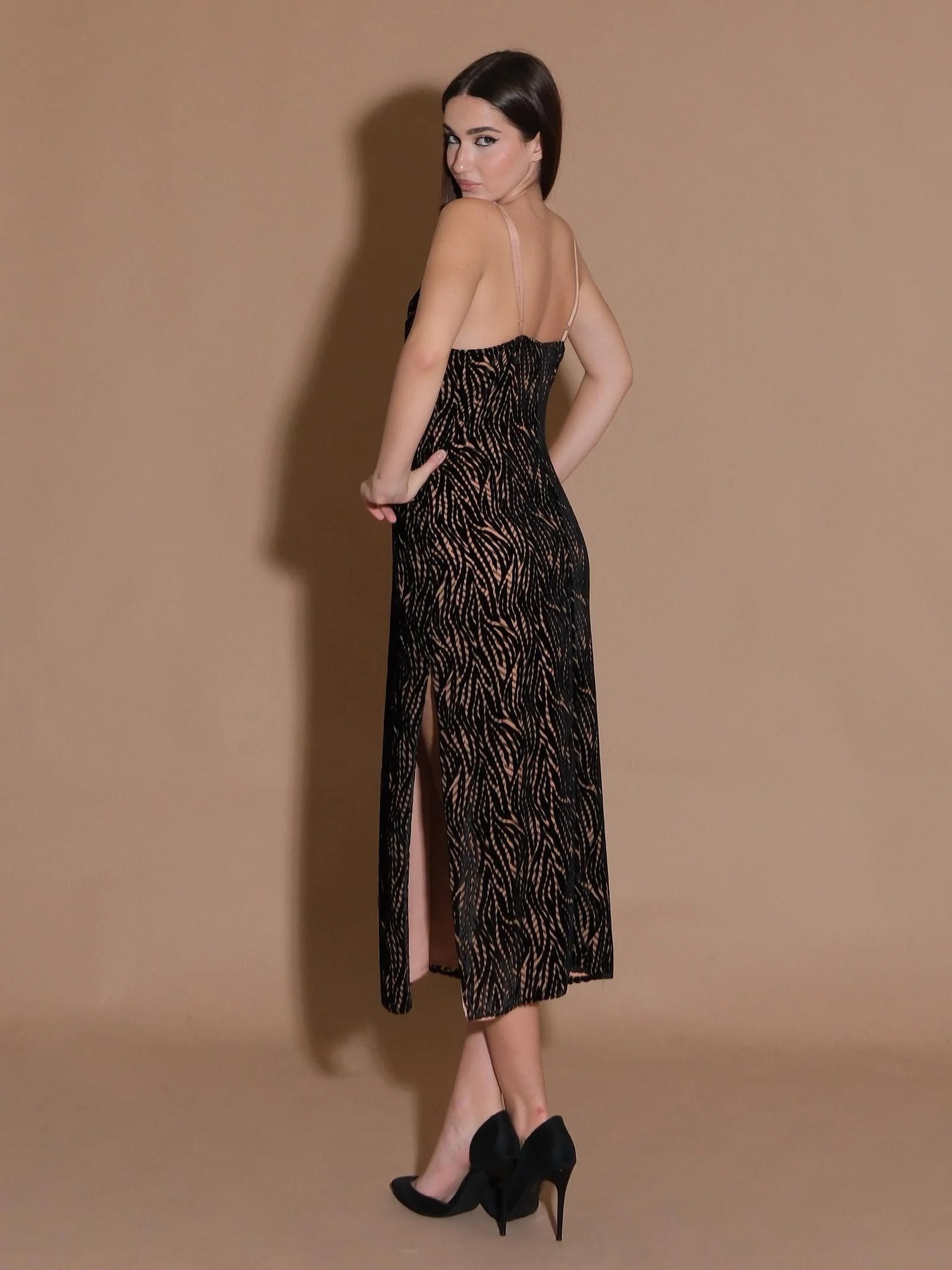 Abito Sienna con fantasia in velluto nera - Image 3
