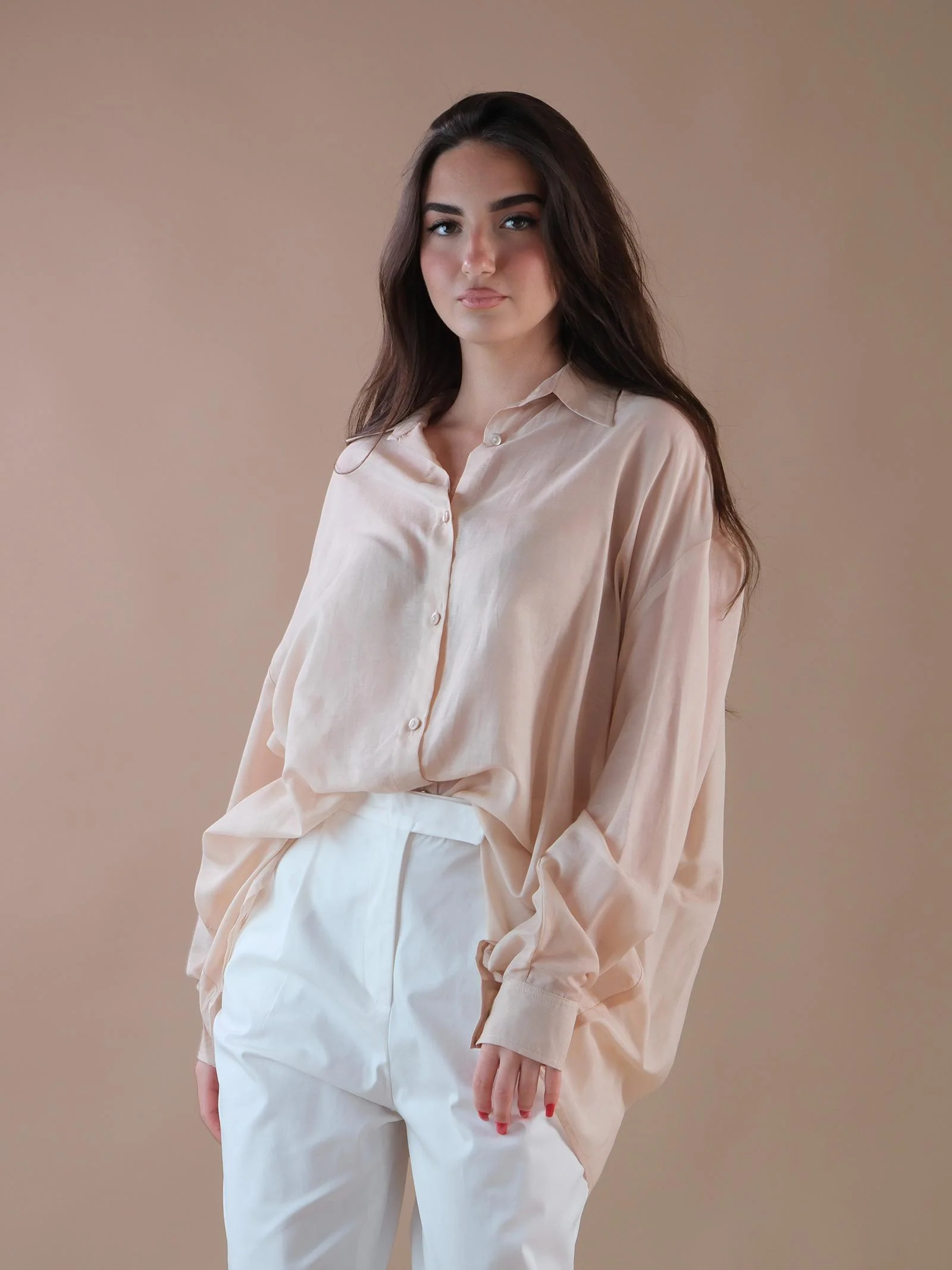 Camicia over beige velata in misto cotone e seta - Image 2