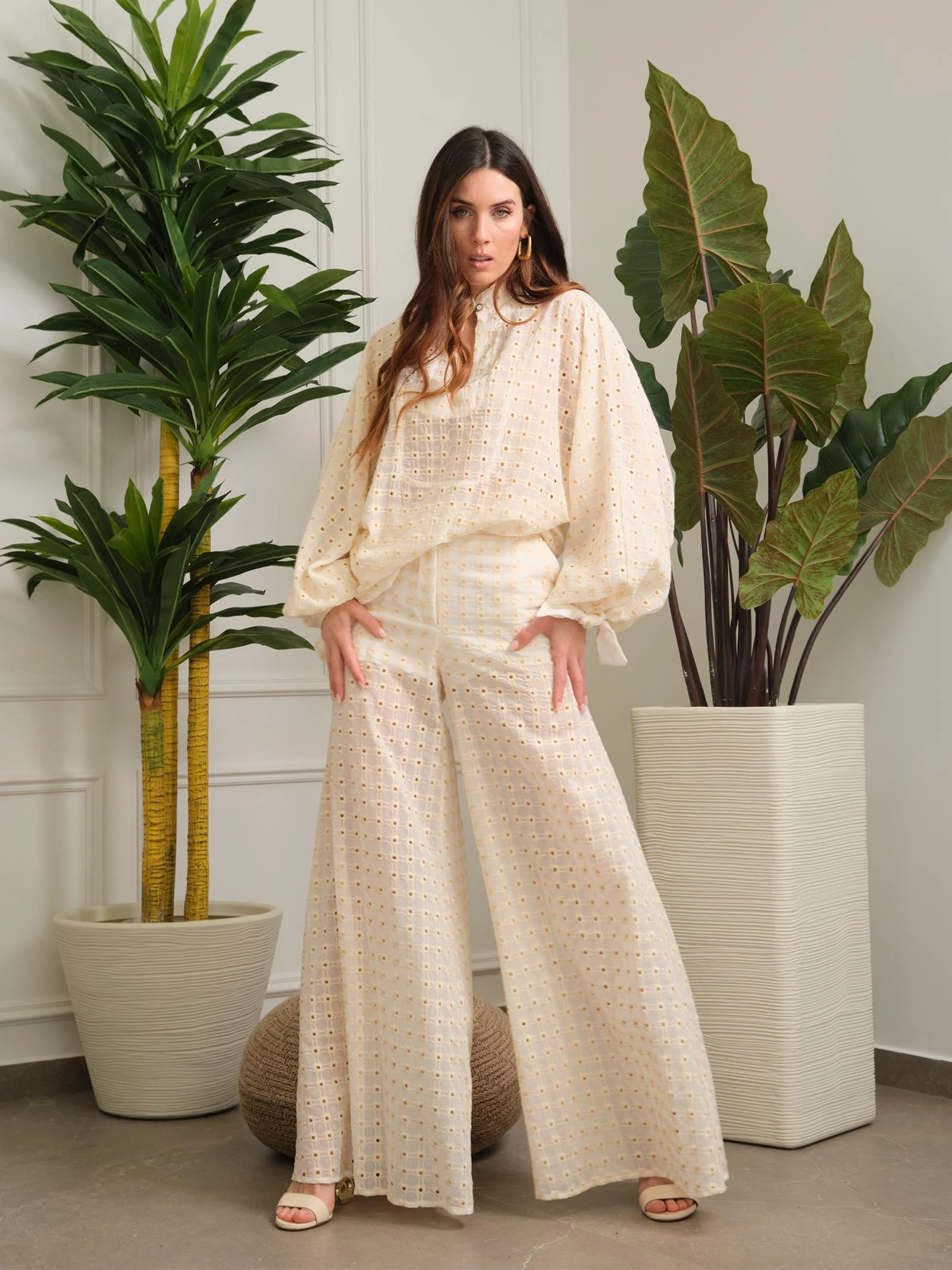 Pantalone Bohemian Vì bianco con dettagli traforati - Image 4