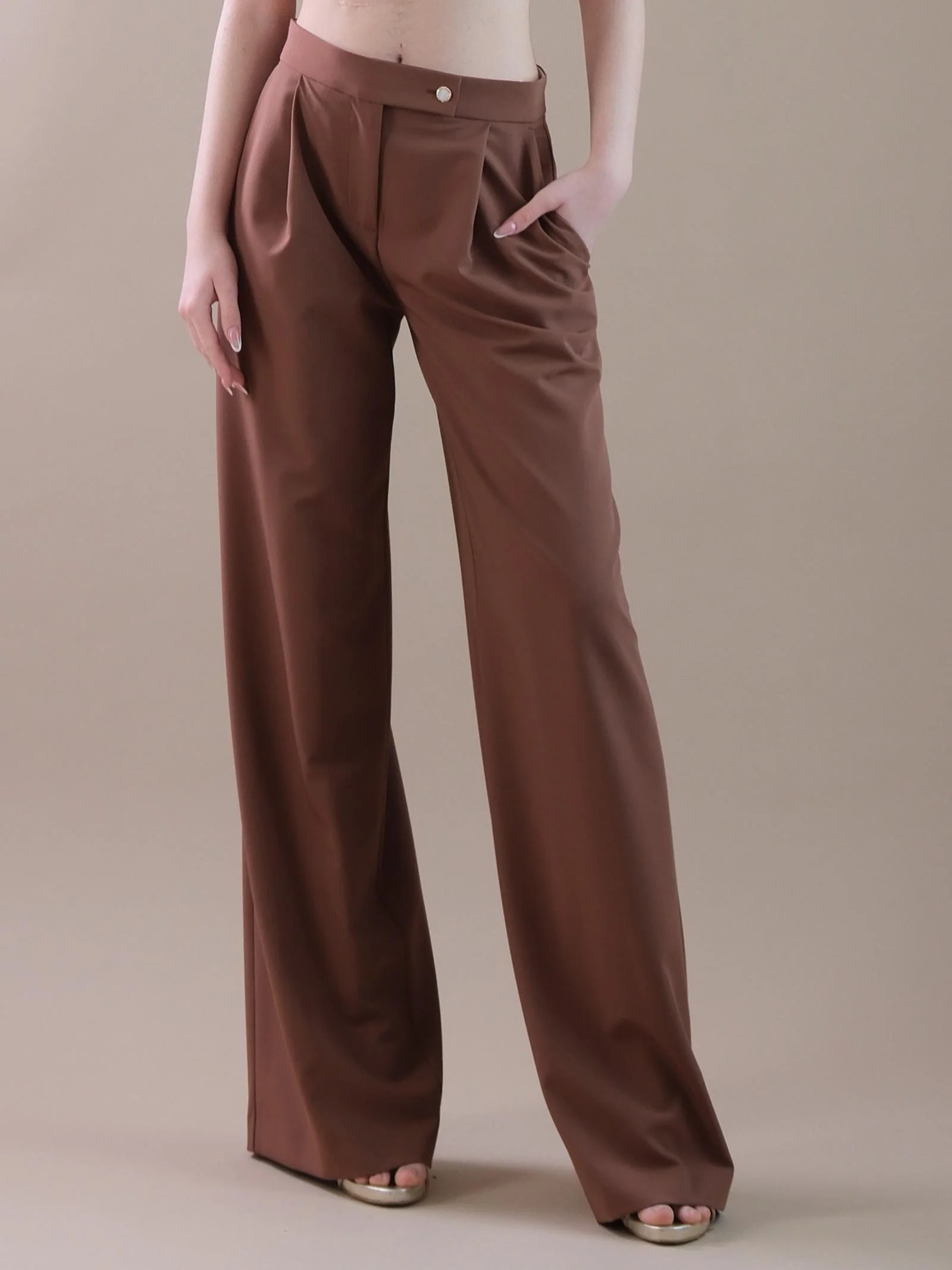 Pantaloni modello palazzo cuoio - Image 2