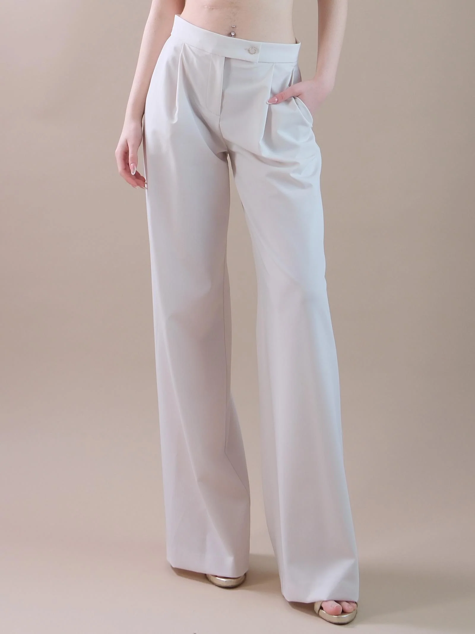 Pantaloni modello palazzo panna
