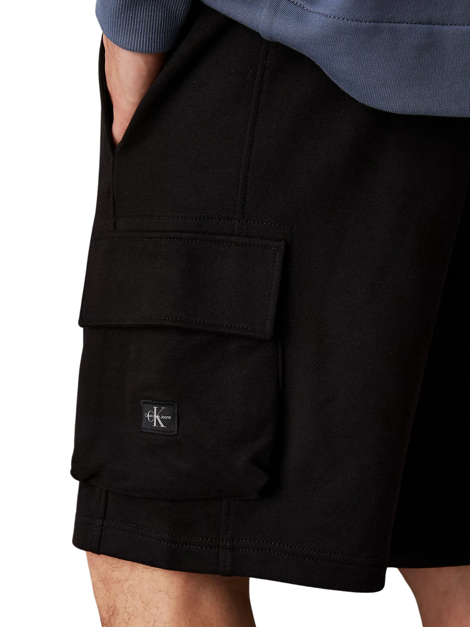 Bermuda cargo Calvin Klein nero in tuta - Image 3