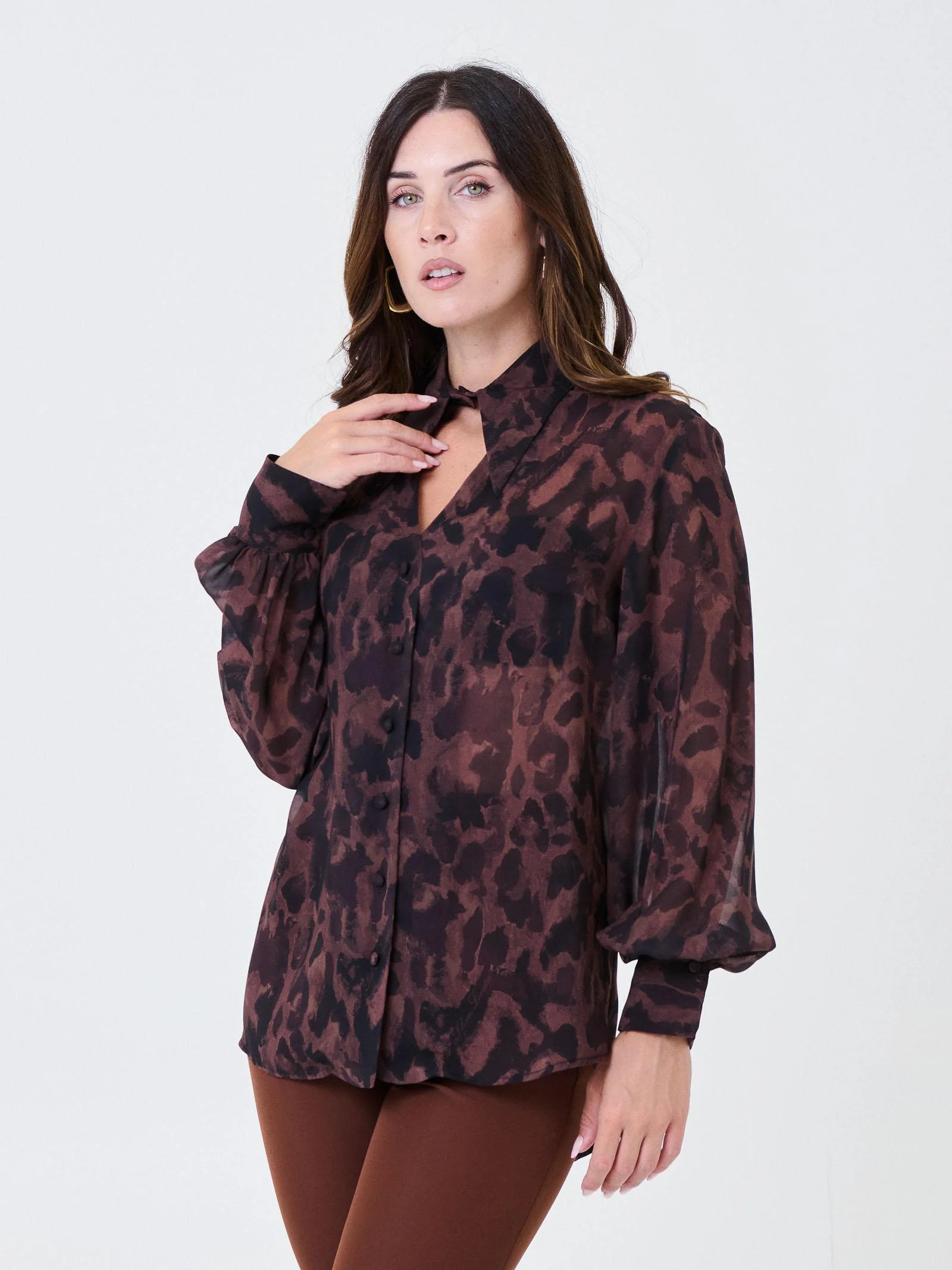 Camicia animalier Silence Limited marrone con taglio cut-out - Image 2