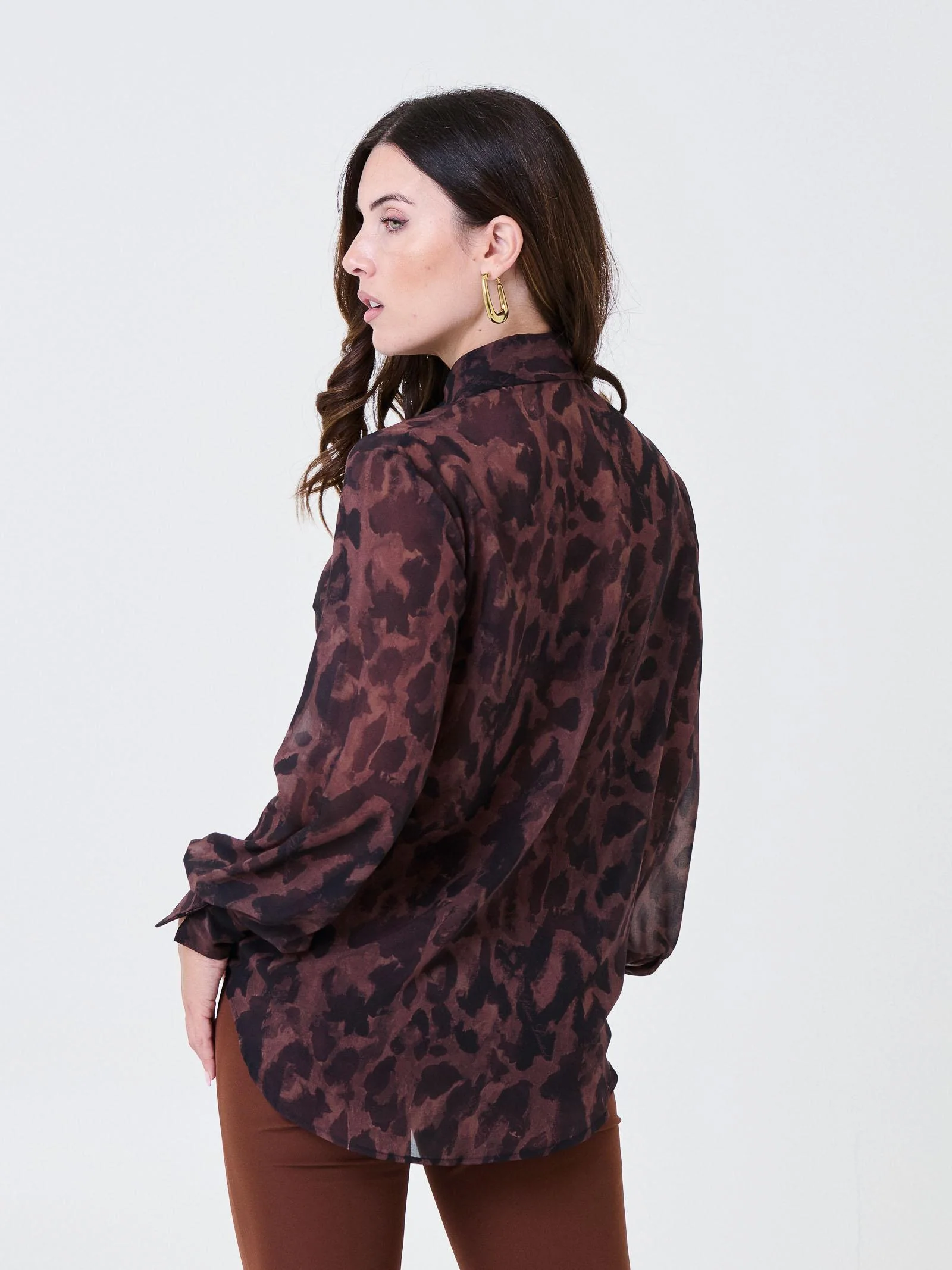 Camicia animalier Silence Limited marrone con taglio cut-out - Image 4
