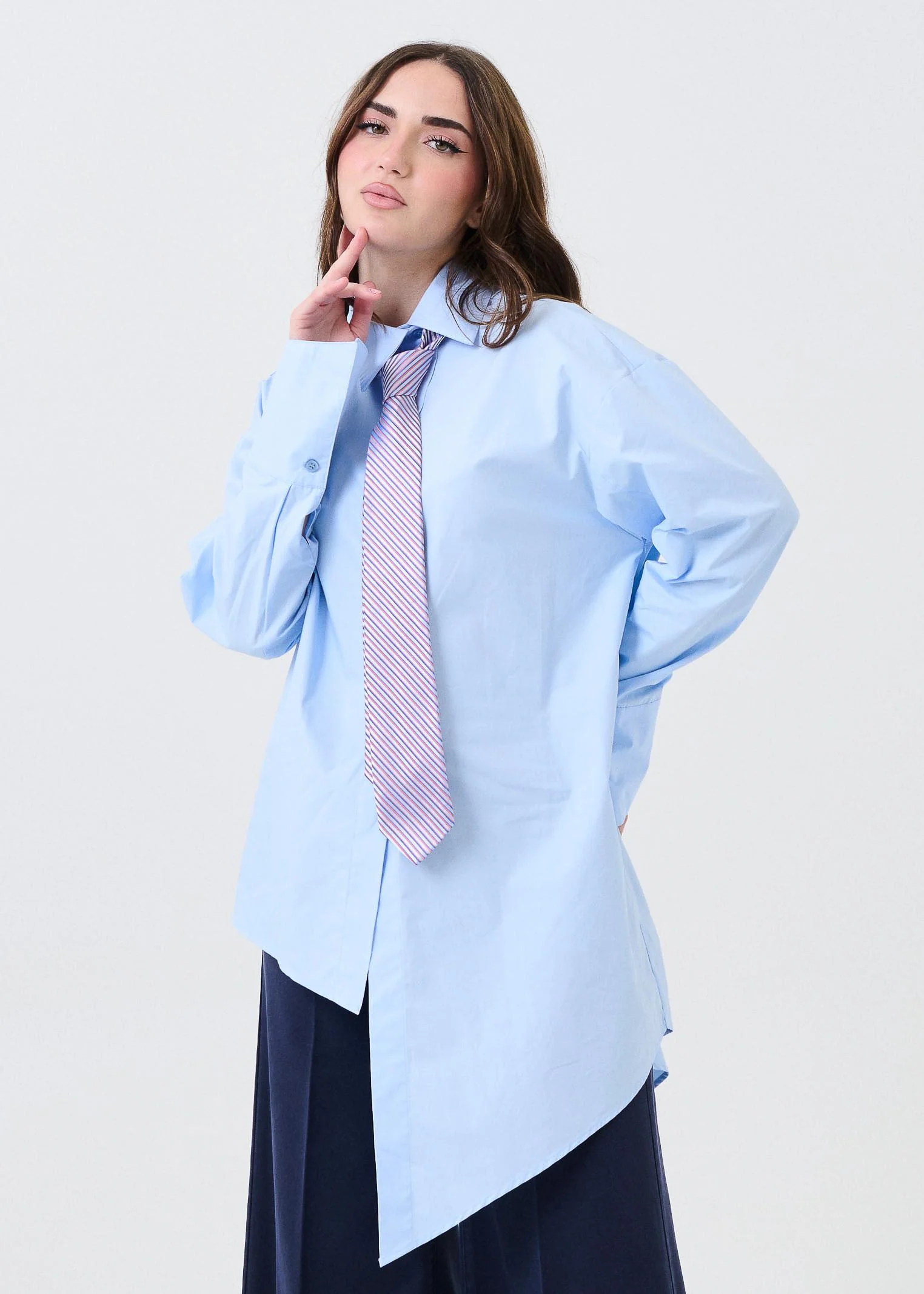 Camicia con cravatta Vicolo azzurra con fondo asimmetrico - Image 2