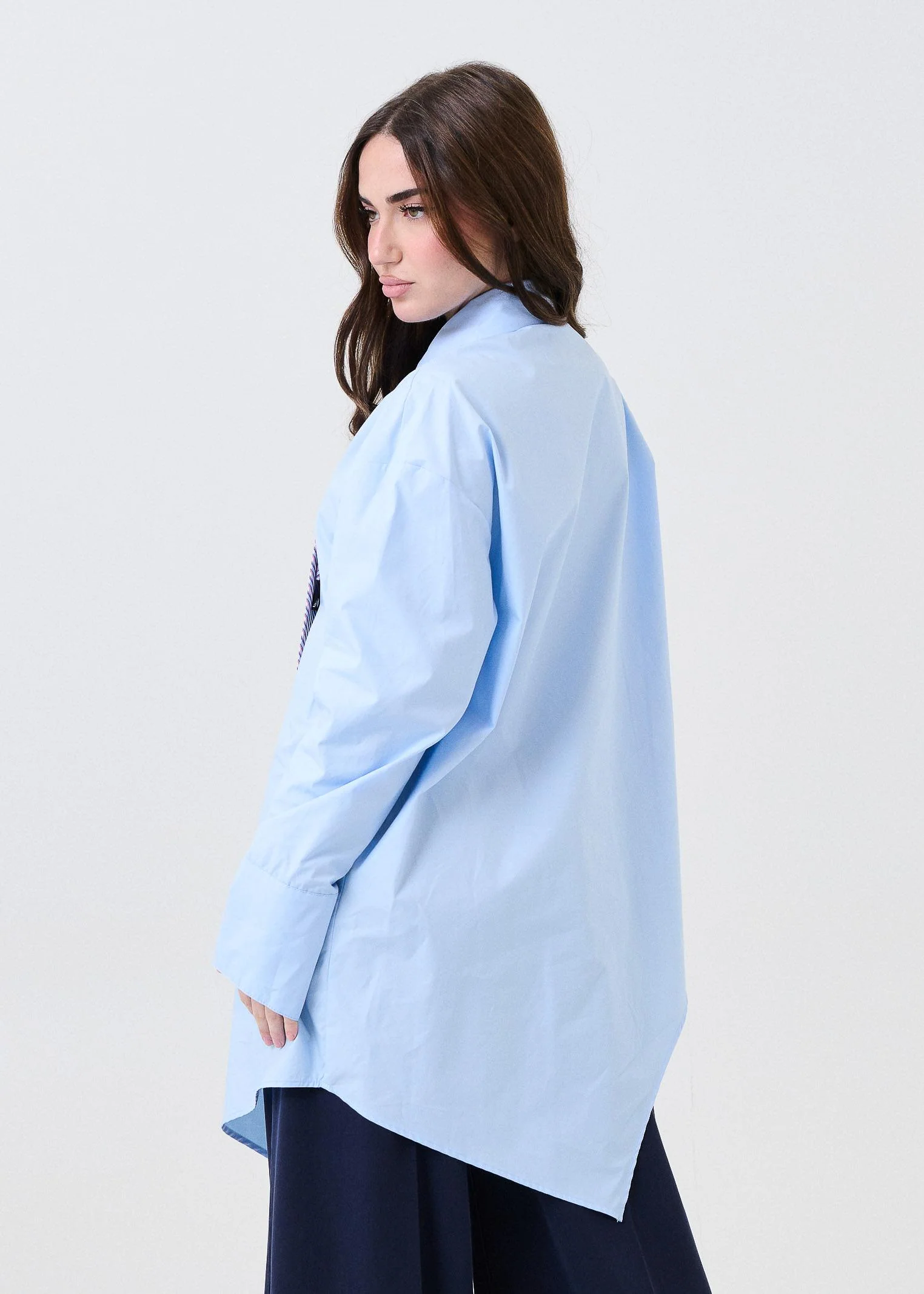Camicia con cravatta Vicolo azzurra con fondo asimmetrico - Image 3