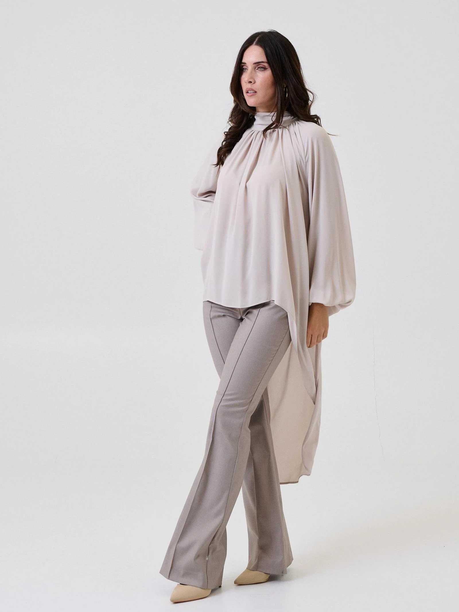 Camicia con drappeggio asimmetrico Bohemian Vì beige - Image 2