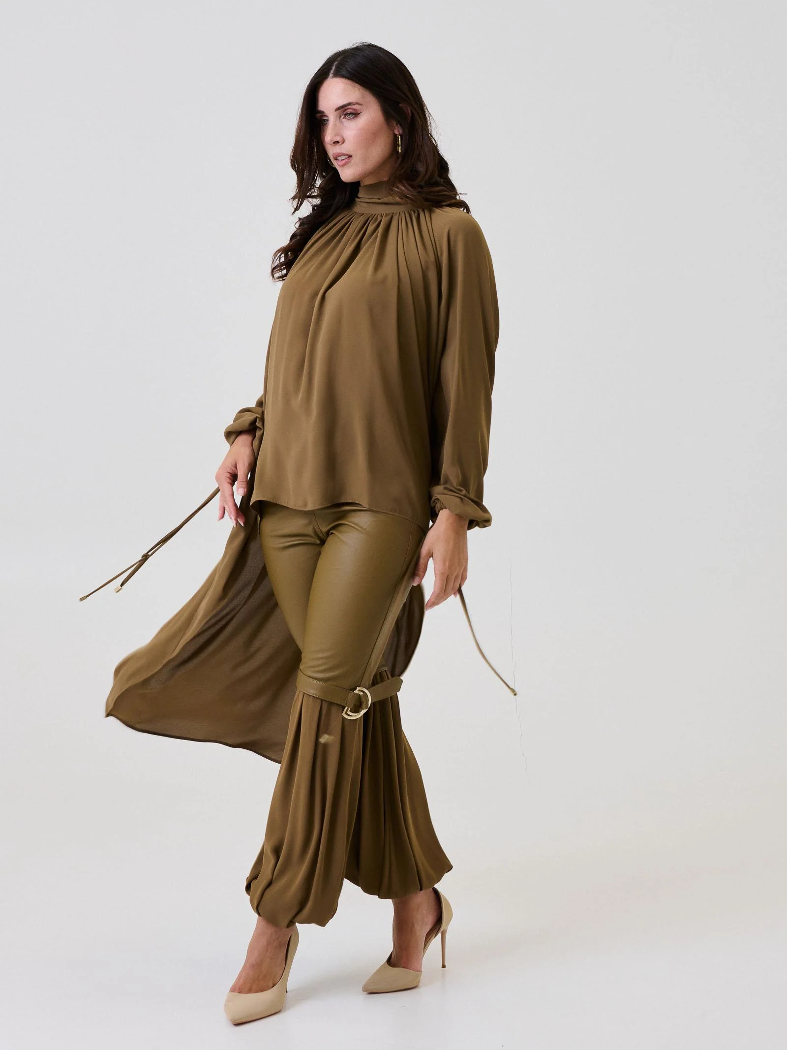 Camicia con drappeggio asimmetrico Bohemian Vì verde militare - Image 2