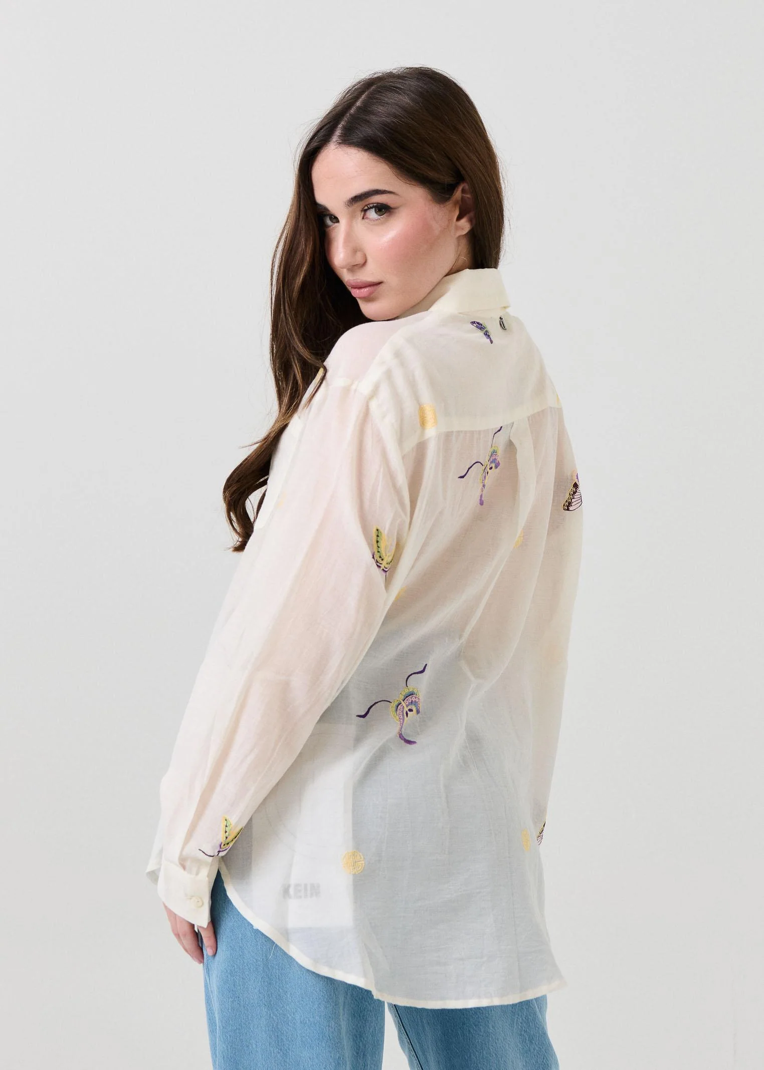 Camicia Dixie bianca con ricamo farfalle e taschino - Image 3