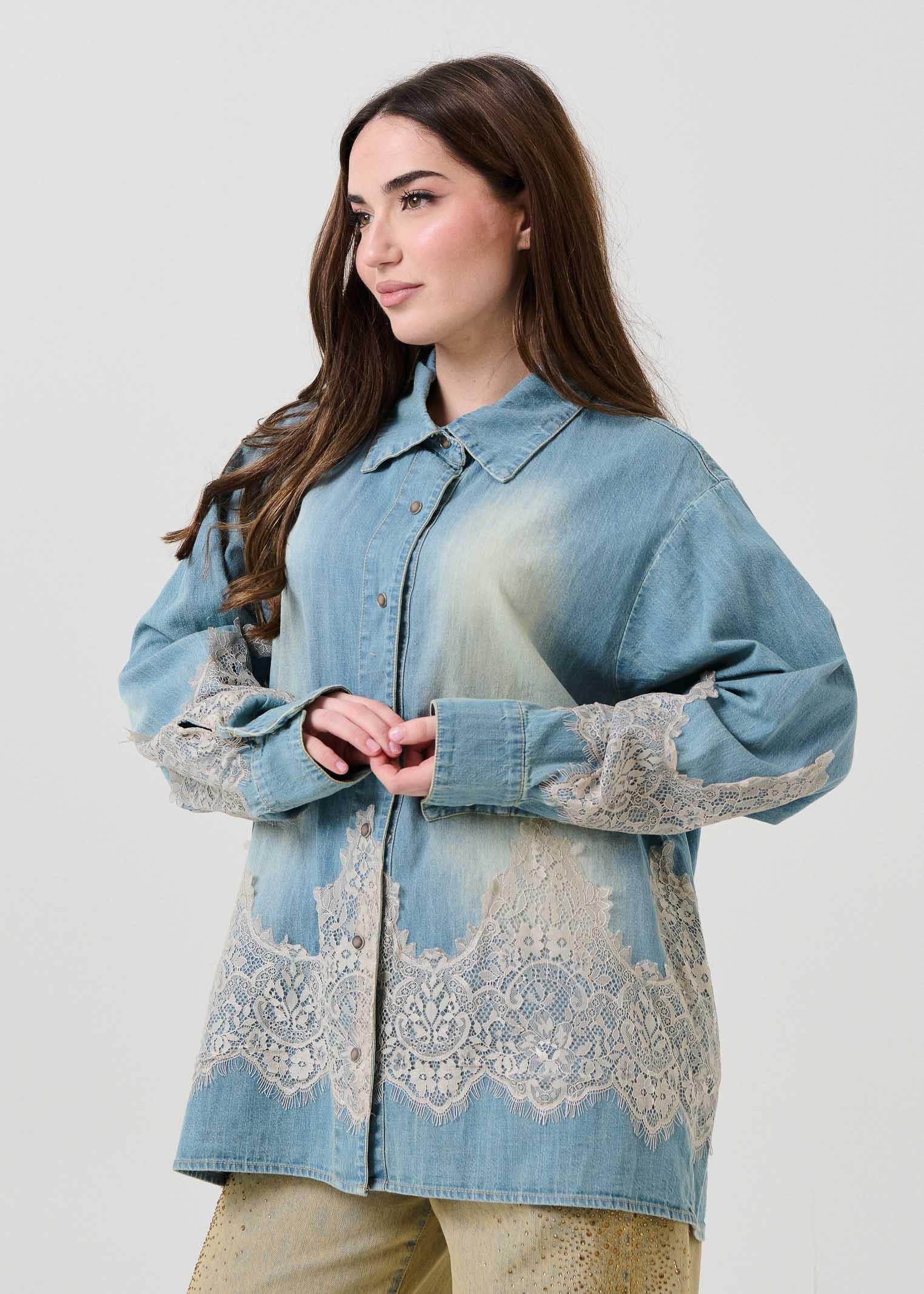 Camicia in denim Souvenir con inserti in pizzo - Image 2