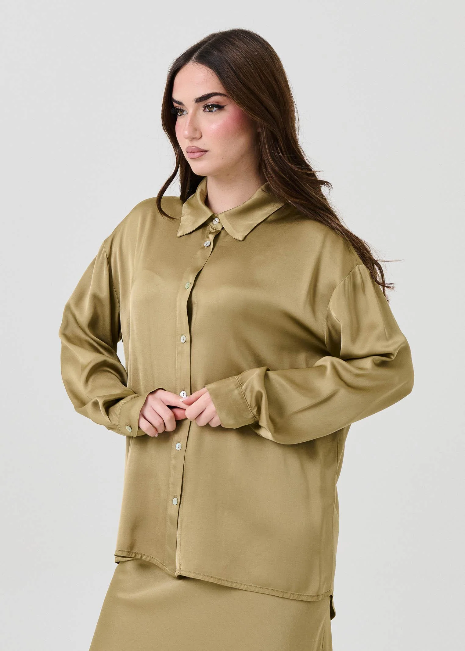 Camicia over Armoire verde - Image 2