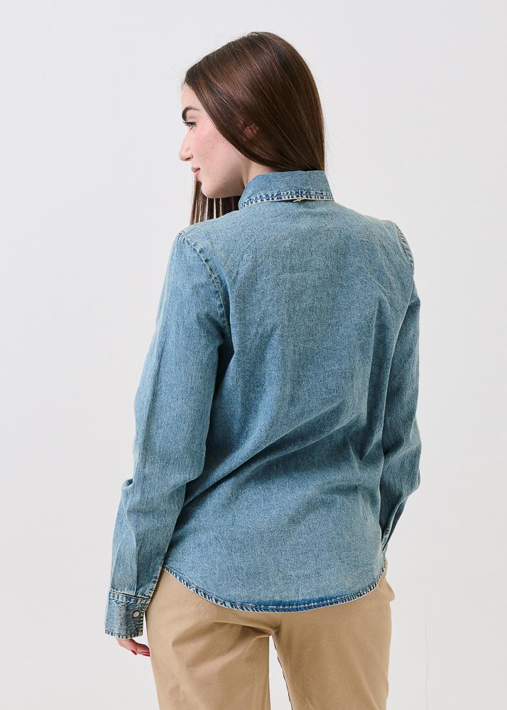 Camicia Souvenir blu in denim con applicazioni e ricami - Image 4