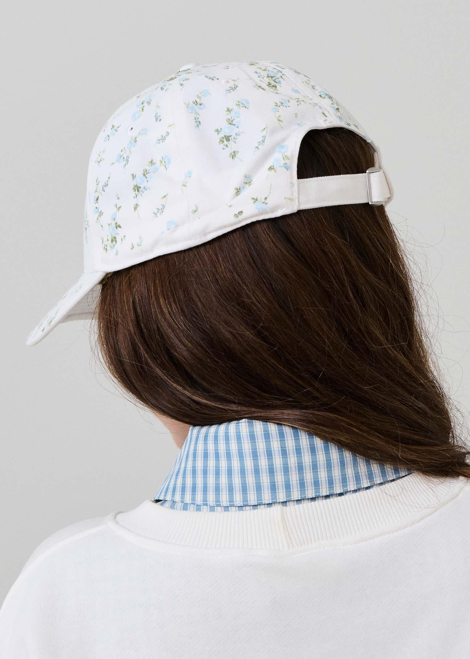Cappello con visiera Vicolo bianco con fiorellini all over azzurri - Image 3