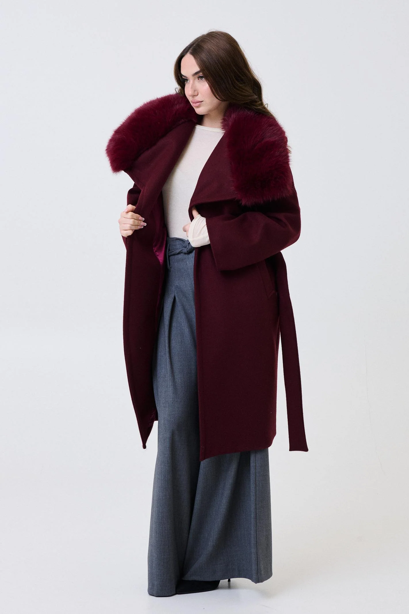 Cappotto Armoire bordeaux con rever in ecopelliccia - Image 2