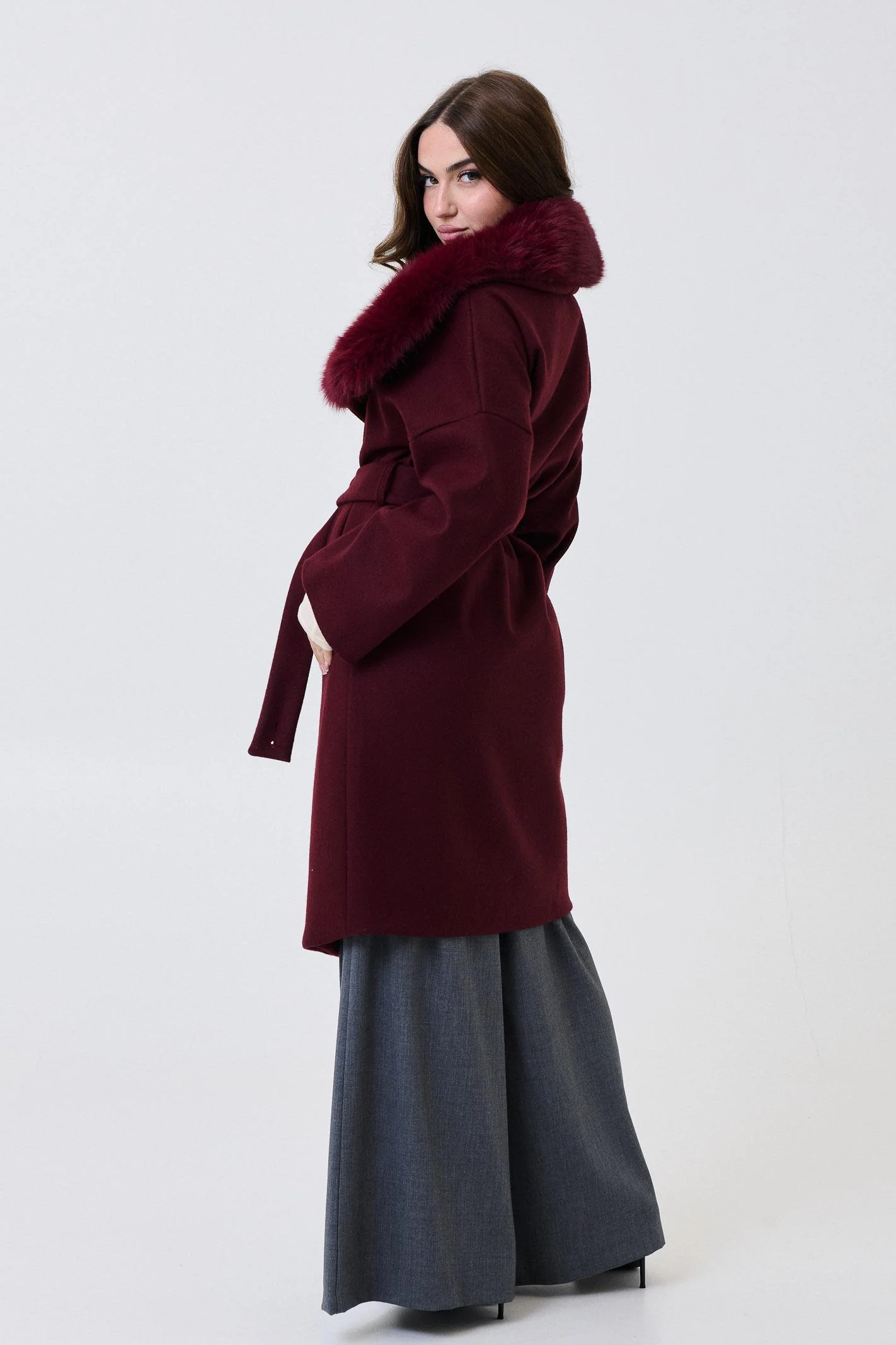 Cappotto Armoire bordeaux con rever in ecopelliccia - Image 4