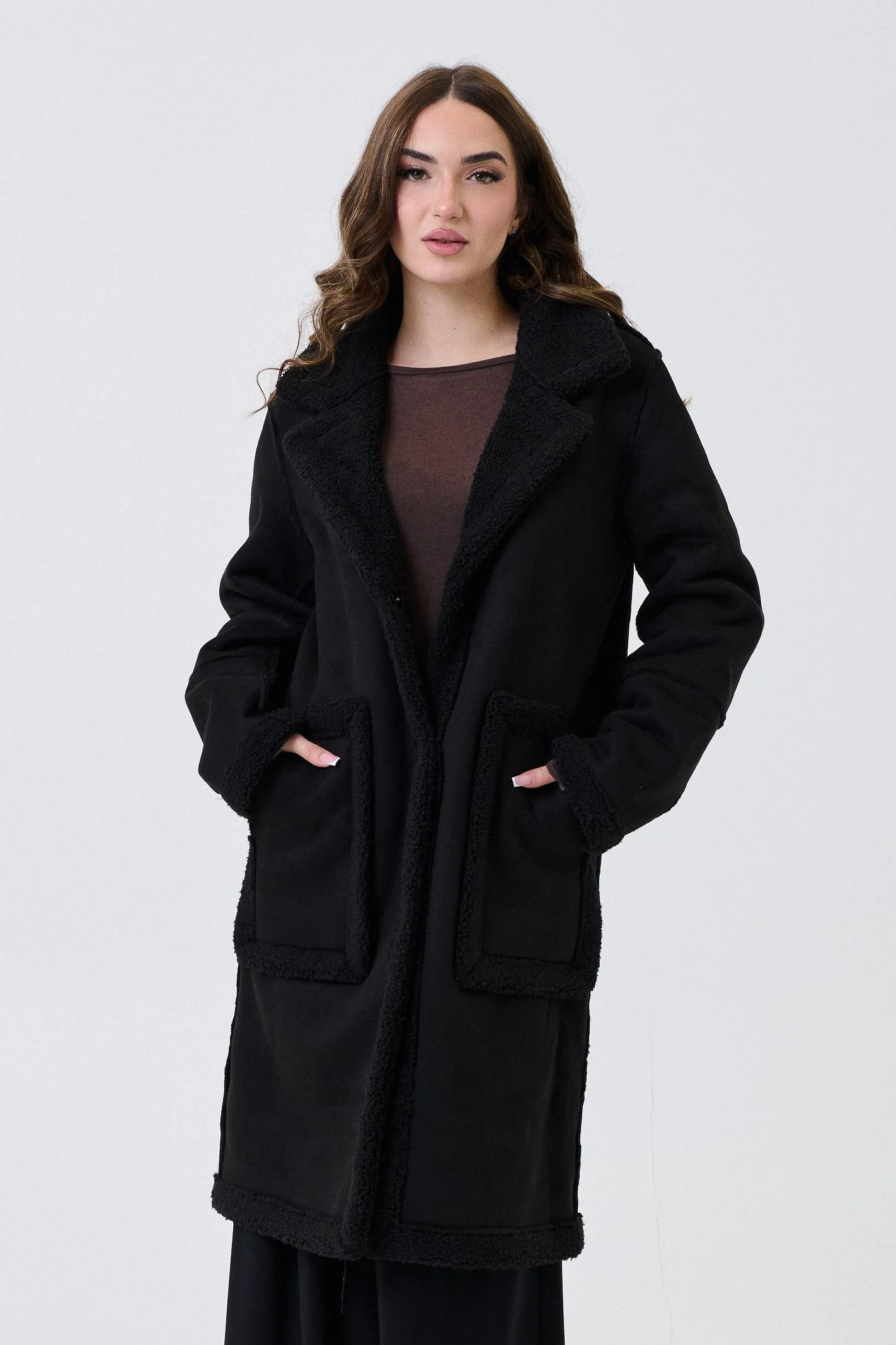 Cappotto Armoire nero con inserti in teddy - Image 2