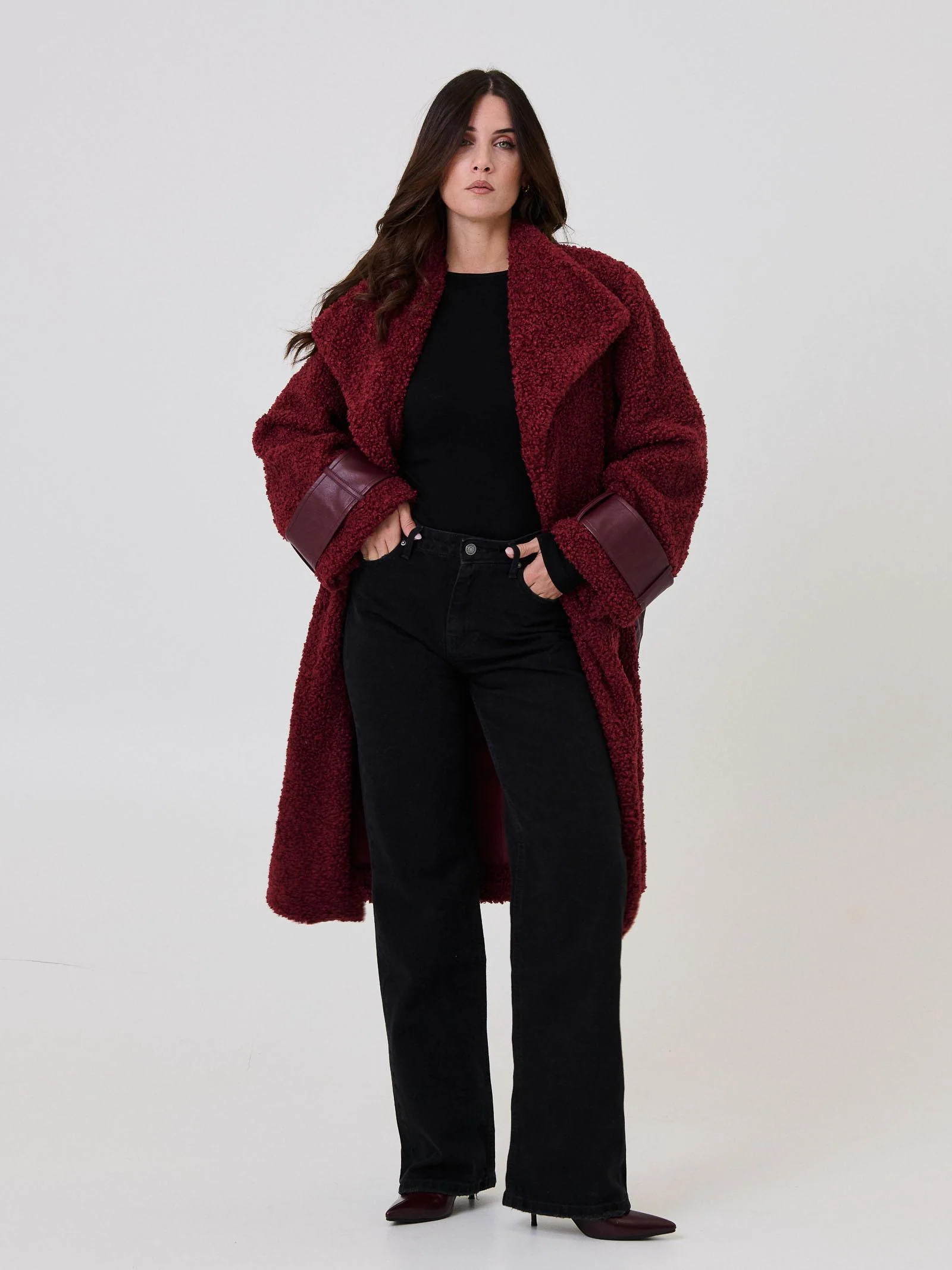 Cappotto teddy Silence Limited bordeaux con dettagli in pelle - Image 2
