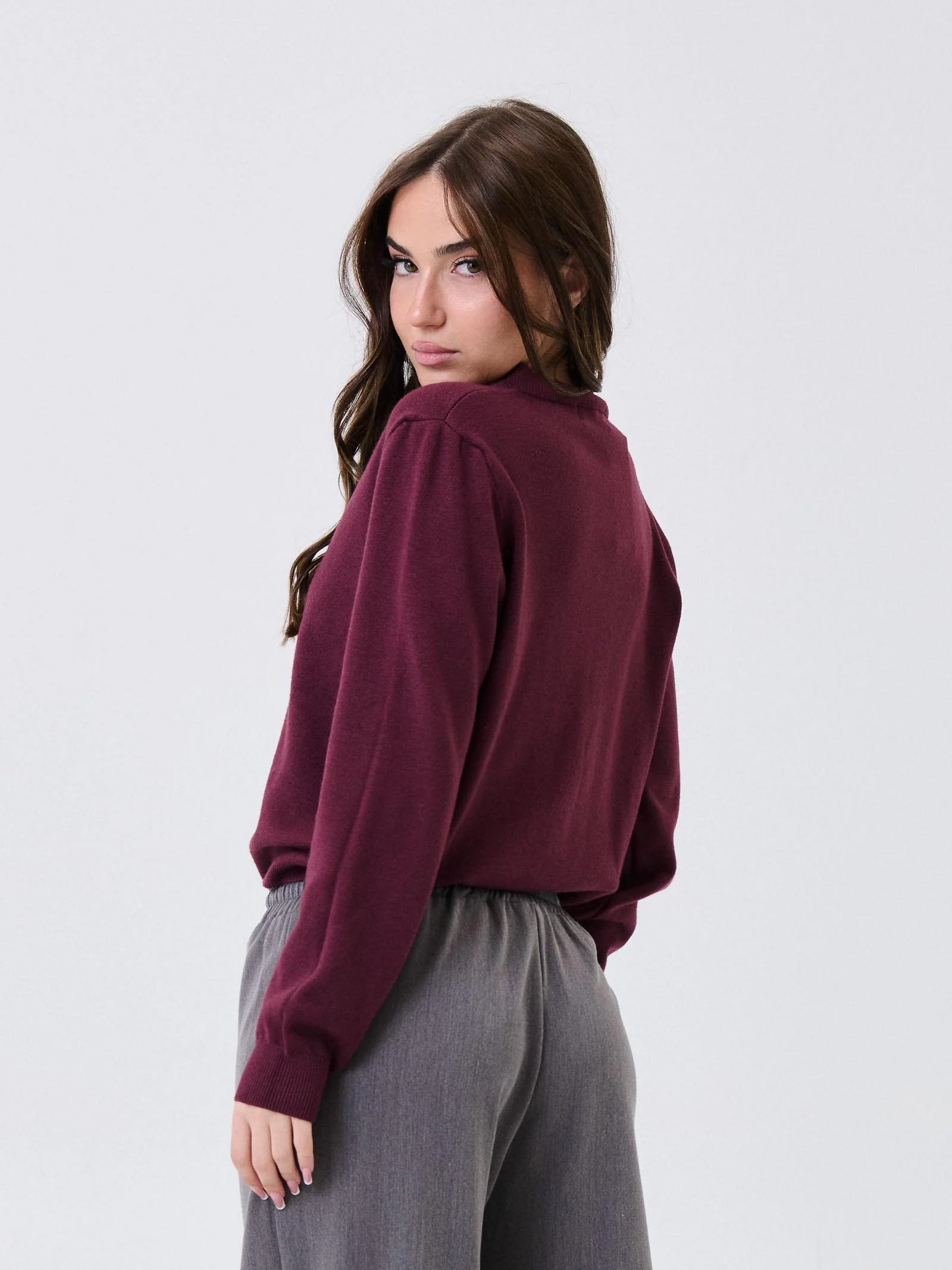 Cardigan Armoire bordeaux con bottoni gioiello - Image 3