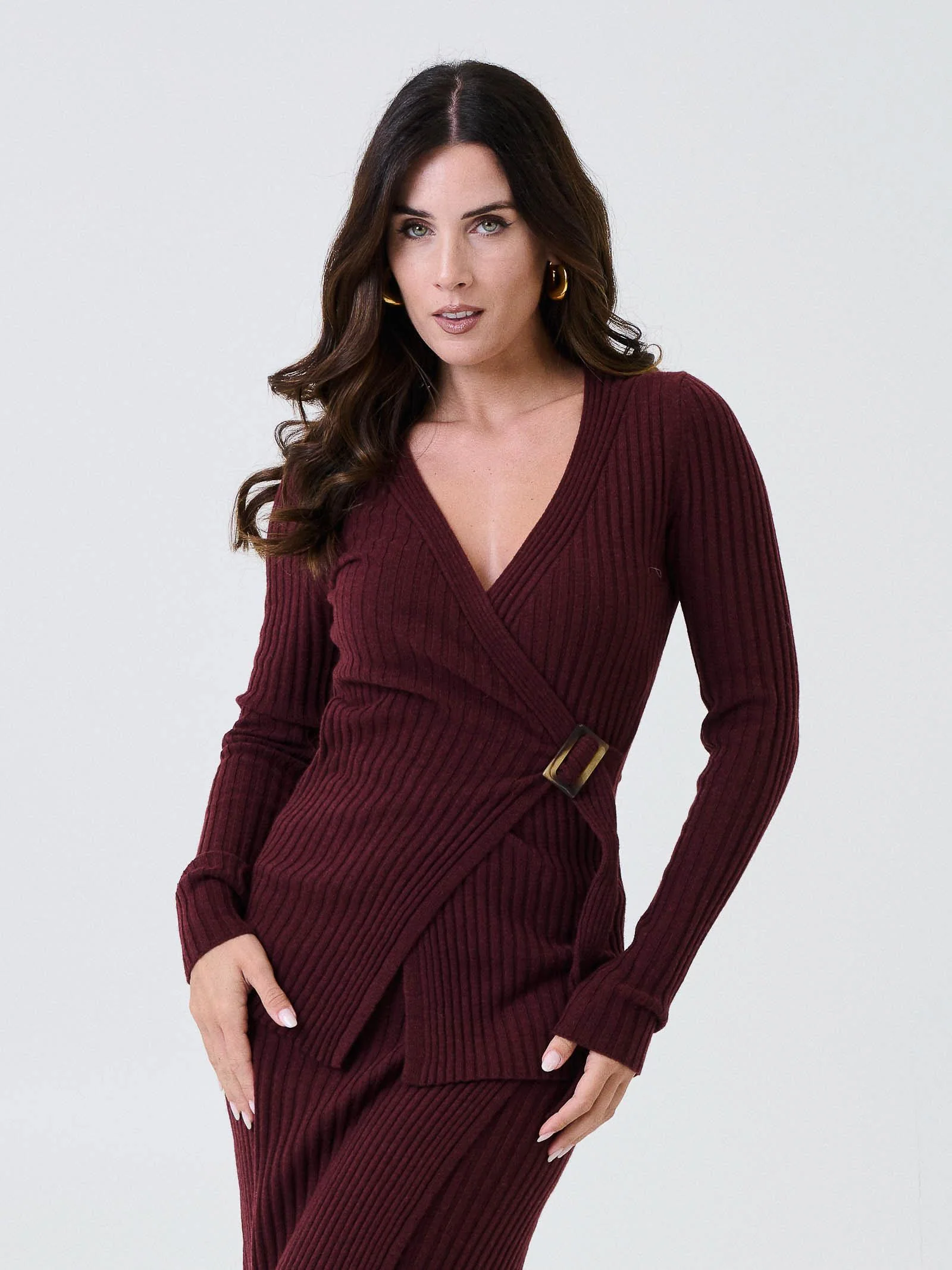 Cardigan Kontatto bordeaux con cintura ad anello effetto legno