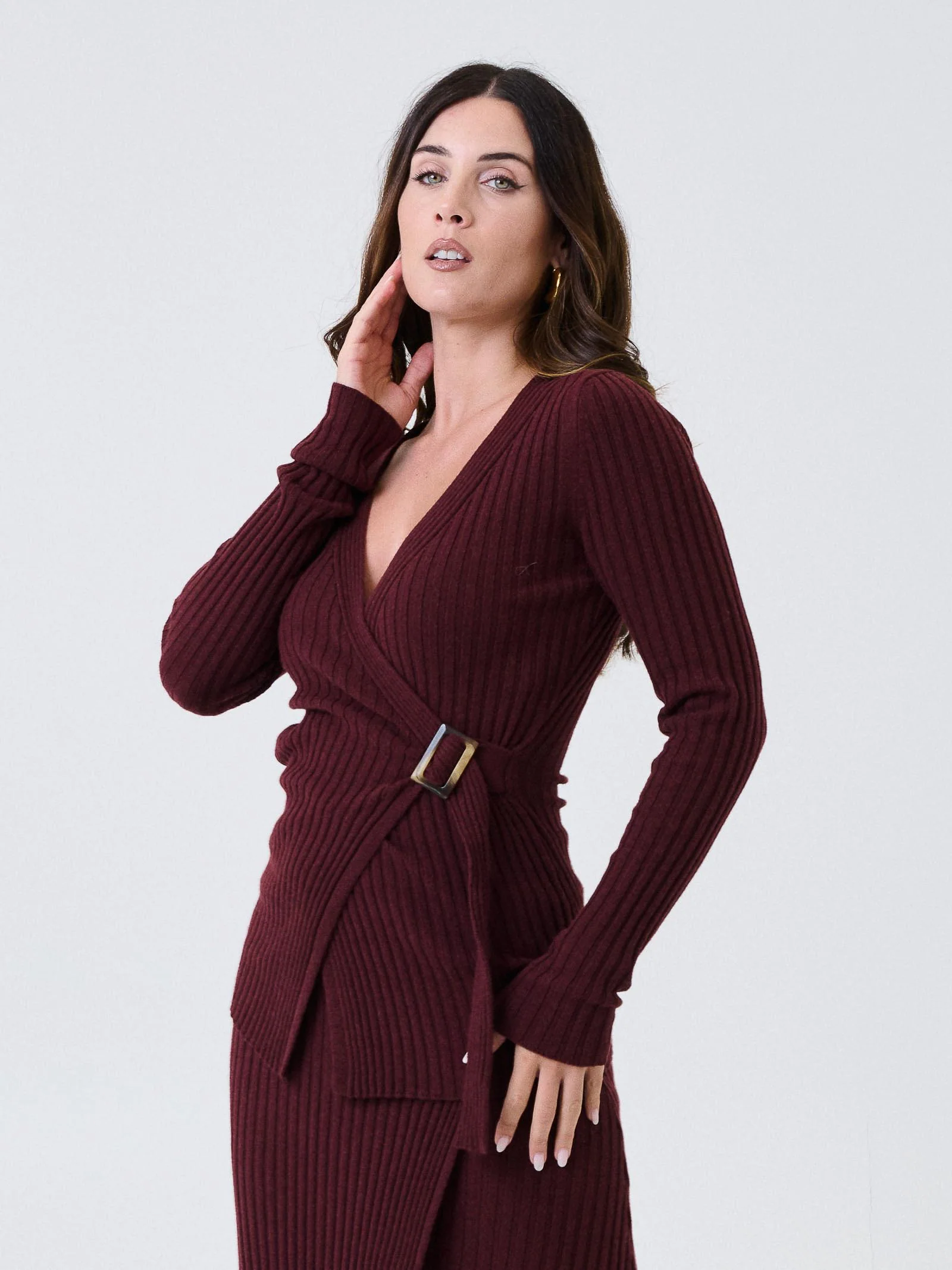 Cardigan Kontatto bordeaux con cintura ad anello effetto legno - Image 2