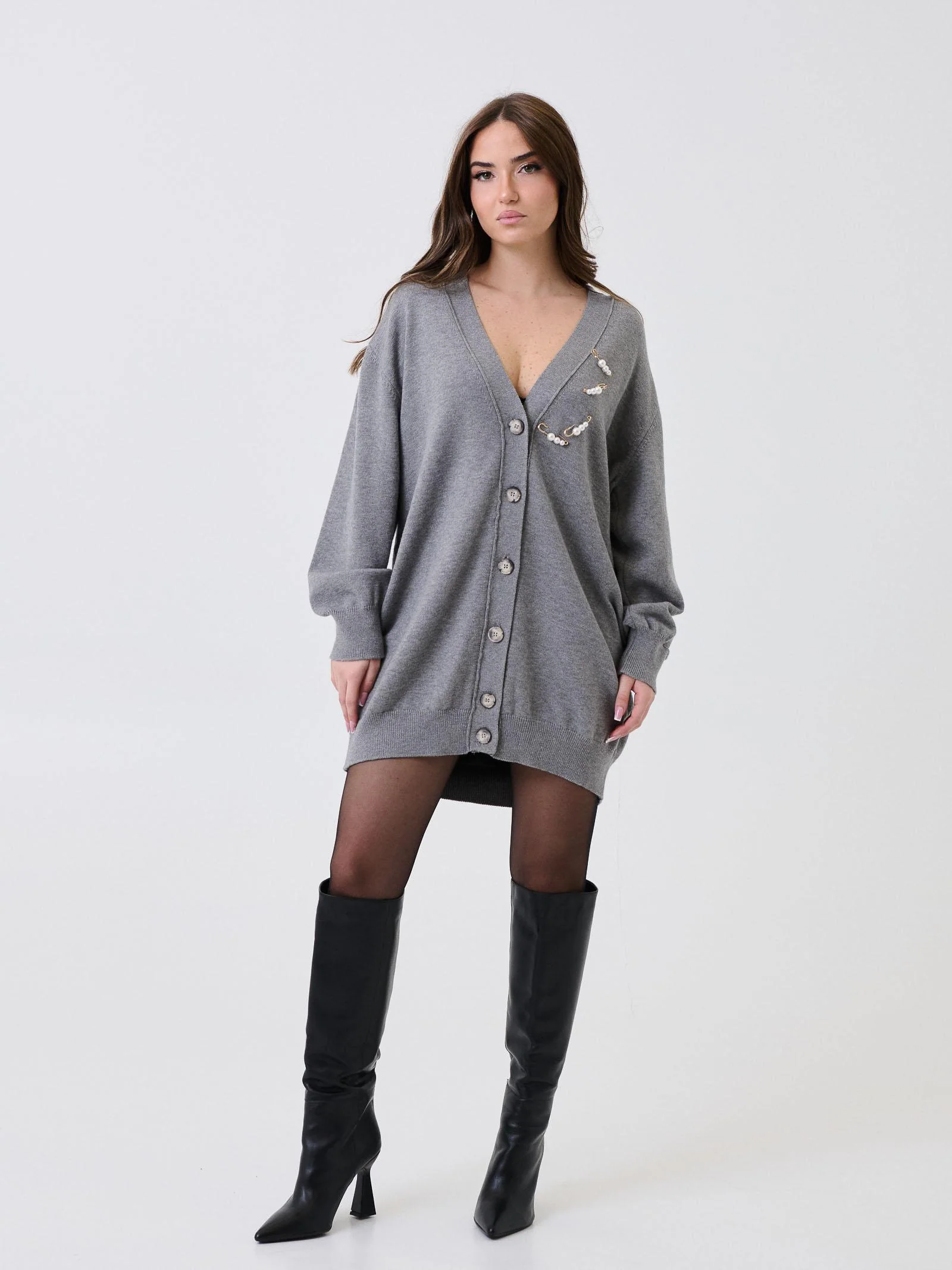 Cardigan over Vicolo grigio con spille removibili con perline