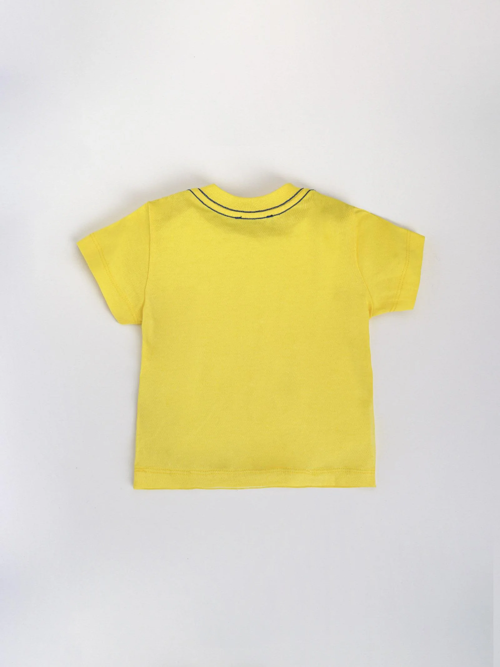 T-shirt gialla con grafica a contrasto - Image 2