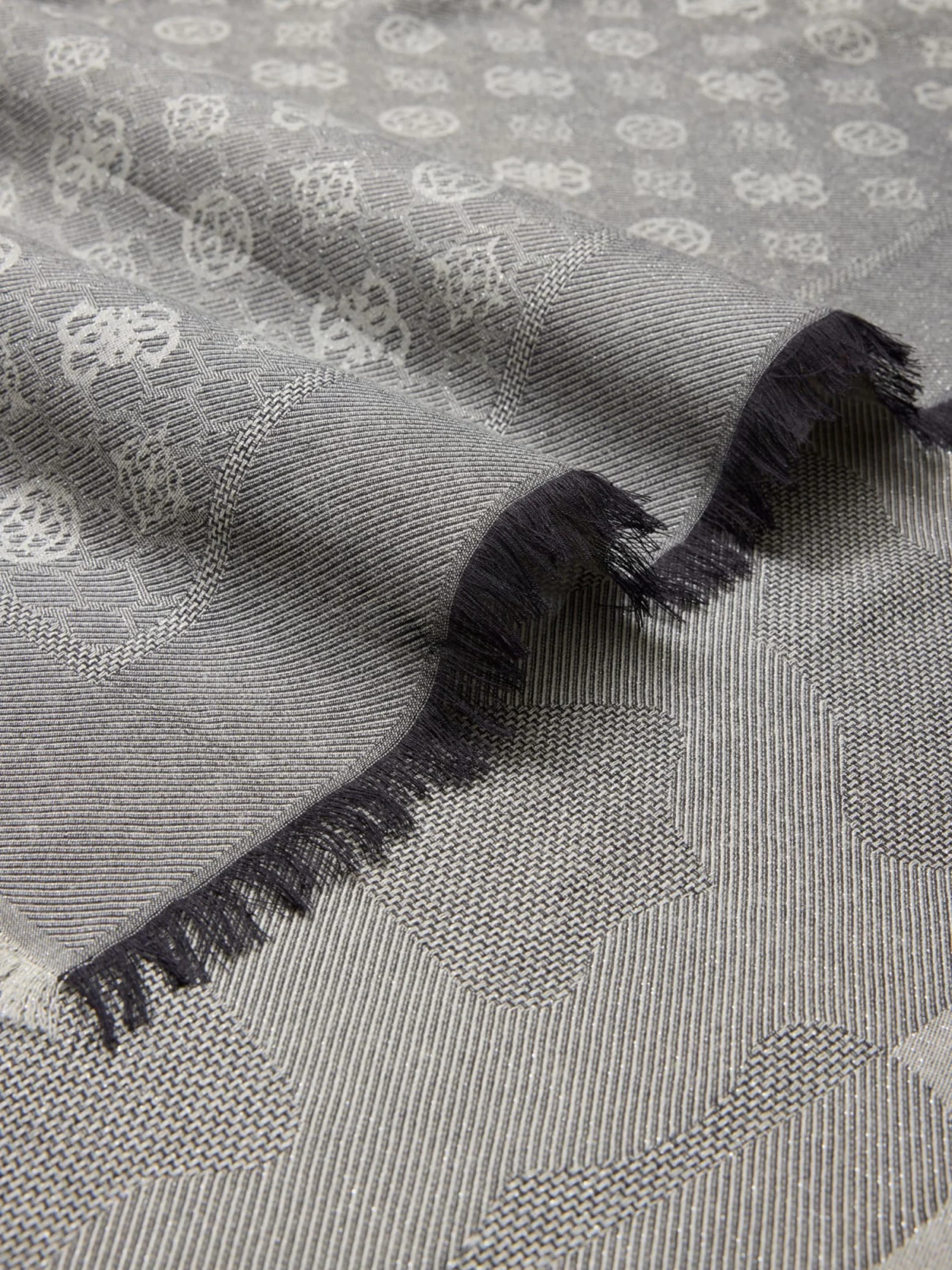 Foulard Guess grigio con stampa 4G - Image 3